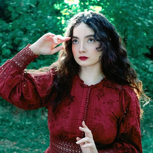 Start Listening To: Gloria de Oliveira