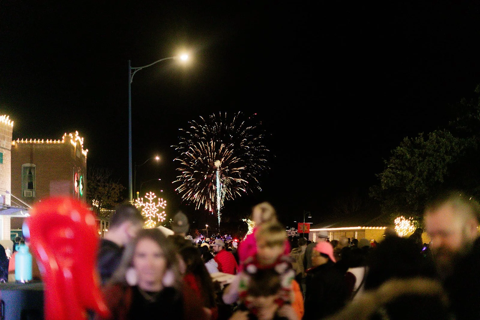 ❄️ Only 7 Fridays left until Buda transforms into a Winter Wonderland!
Join us December 5–7 for 3 magical nights of holiday cheer in Downtown Buda:
✨ Kids activities and a carnival at Buda City Park
🎨 Craft & art market in the Downtown G
