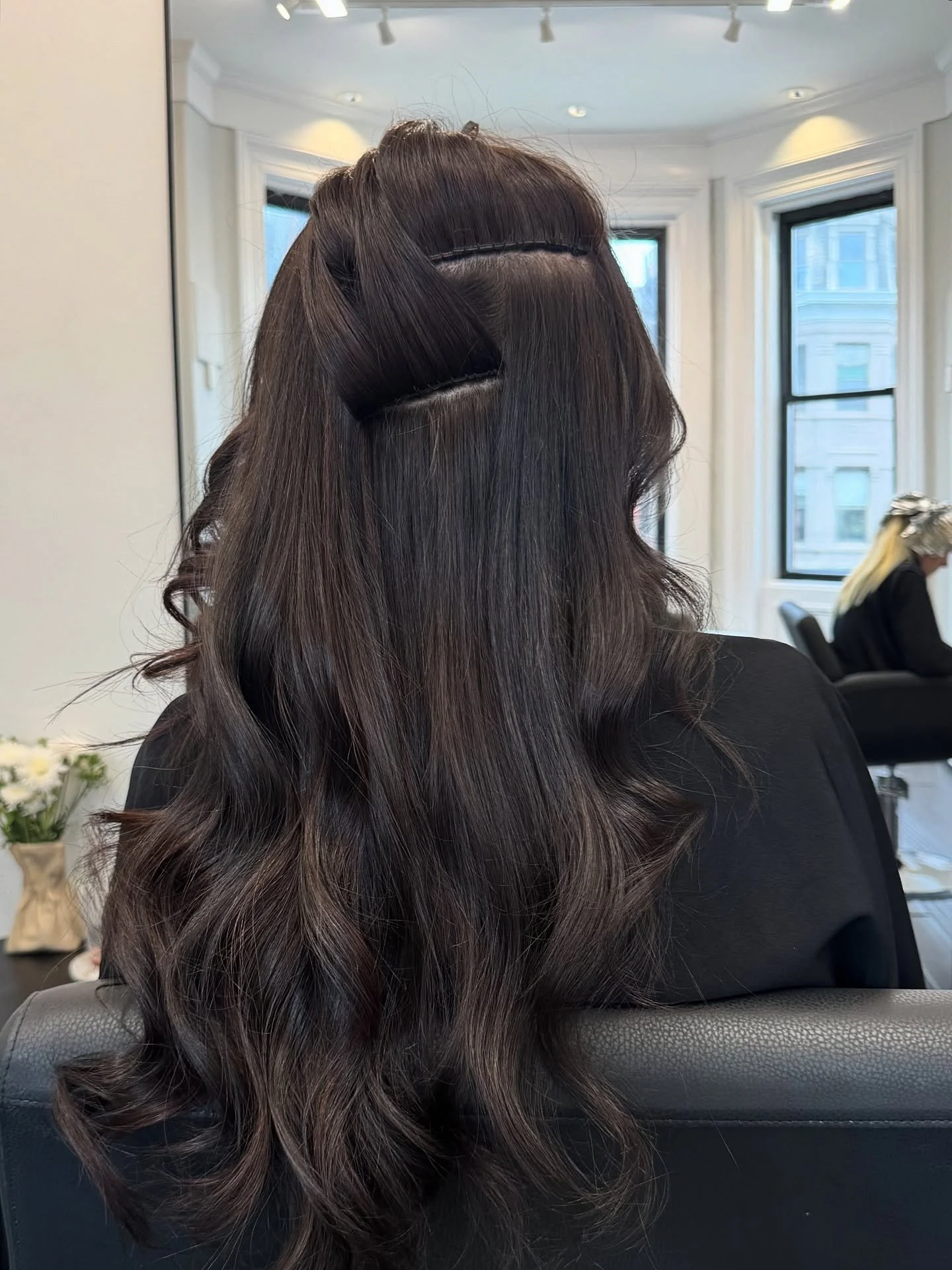 Let&rsquo;s take a moment for this two row install - adding volume, length and dimension to her color 

Serena is wearing two rows of 24&rdquo; straight extensions. 

Swipe all the way to the end to see her healthy growout 🤍 and comment IBE below if