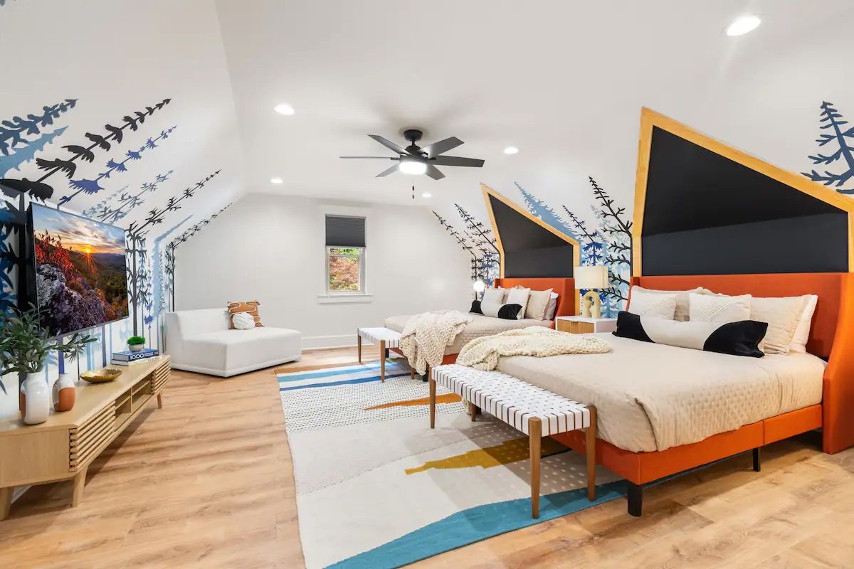 Orange bedroom (4 capacity).jpeg