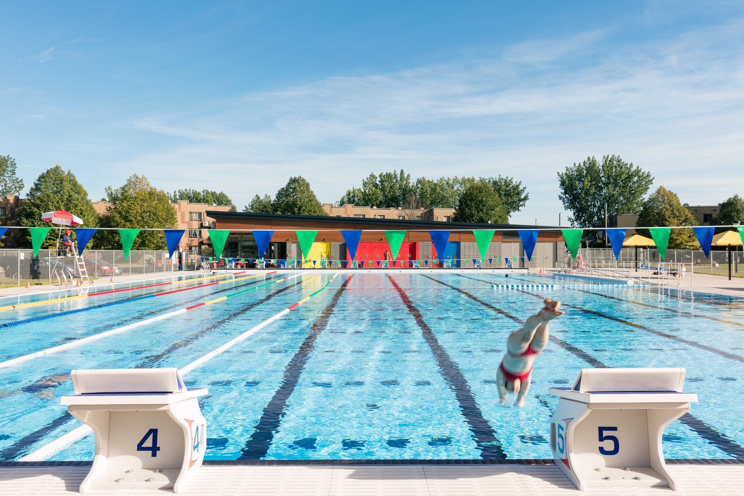 Piscine et chalet au parc Hans-Selye — Poirier Fontaine Architectes