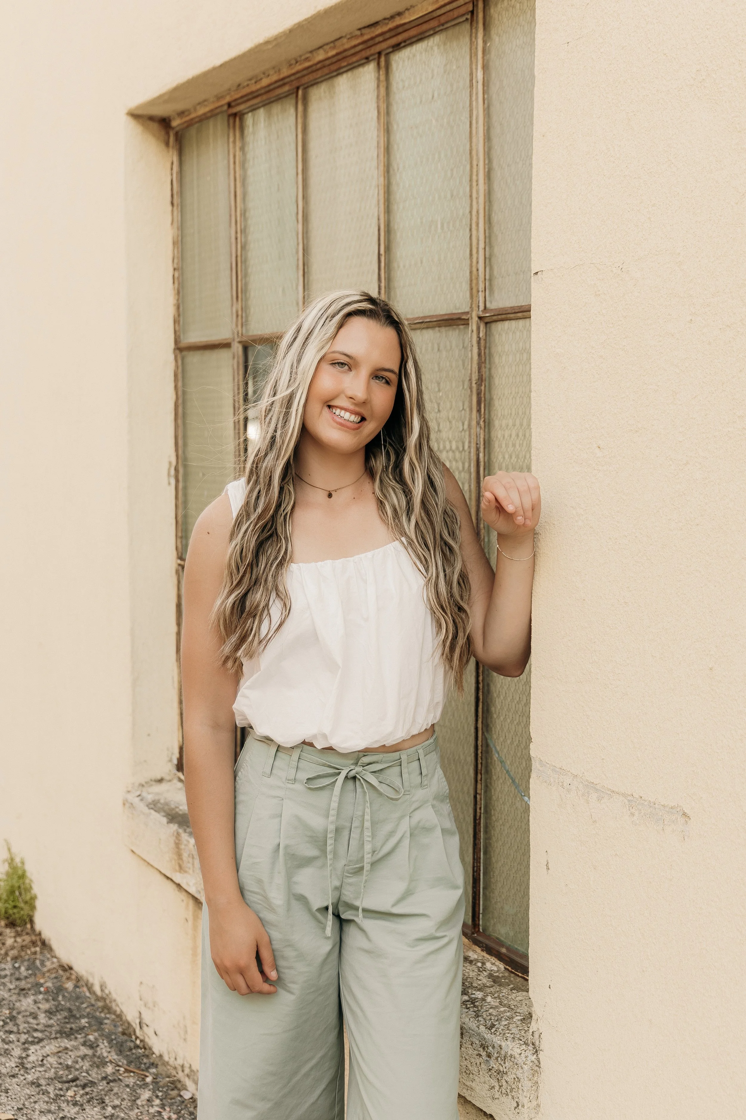 Senior Photos_4-10-25-149.jpg