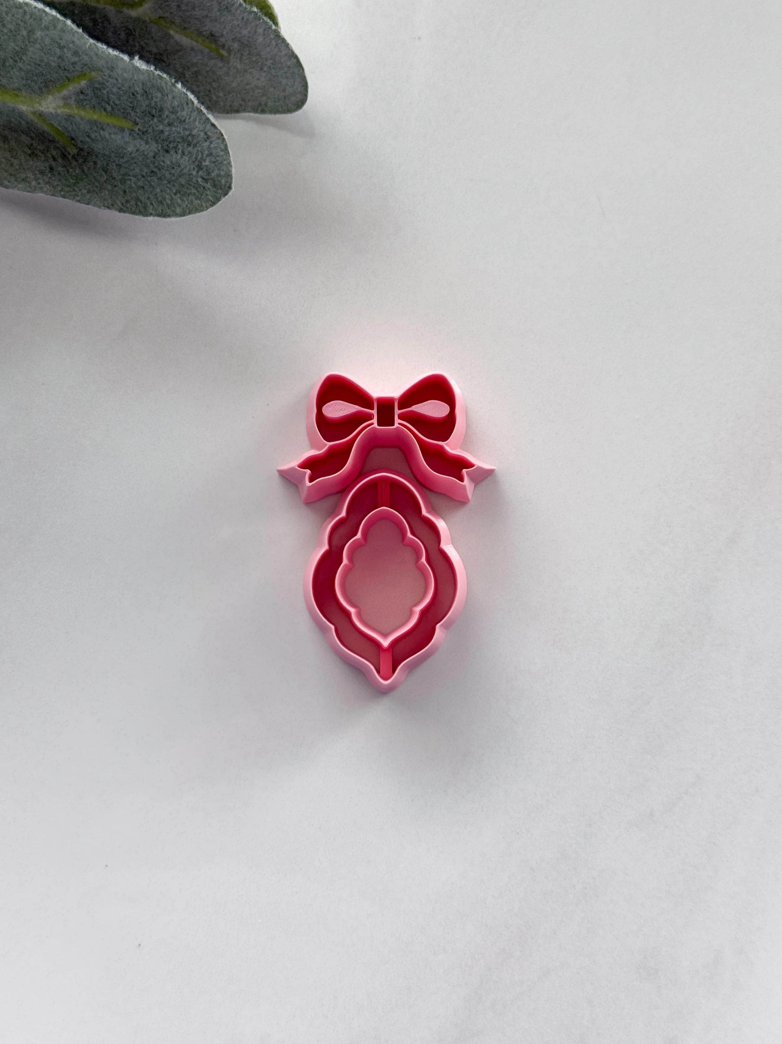Ruffled Oval Donut with Cascading Bow