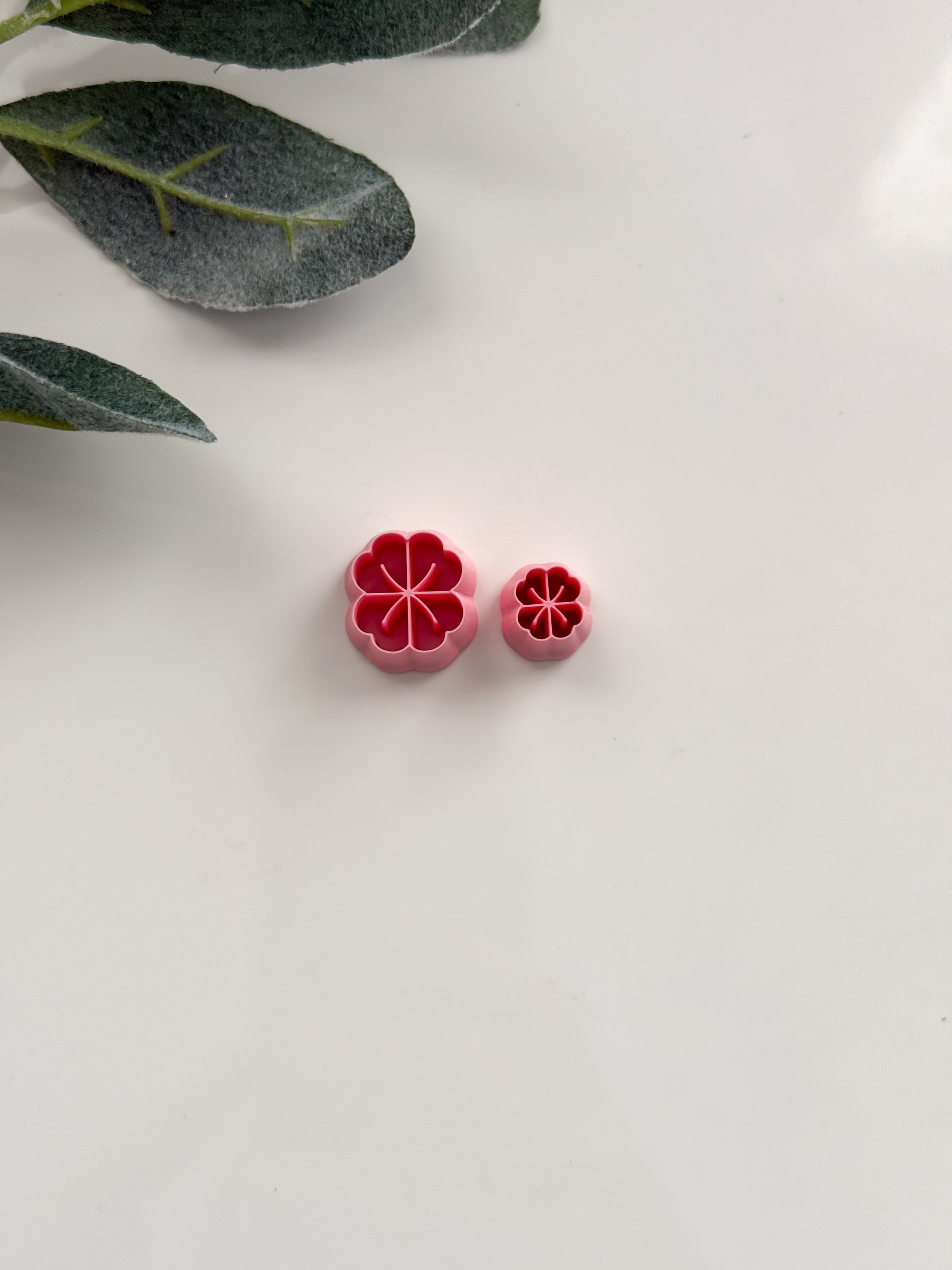 Embossed 4 Leaf Clovers