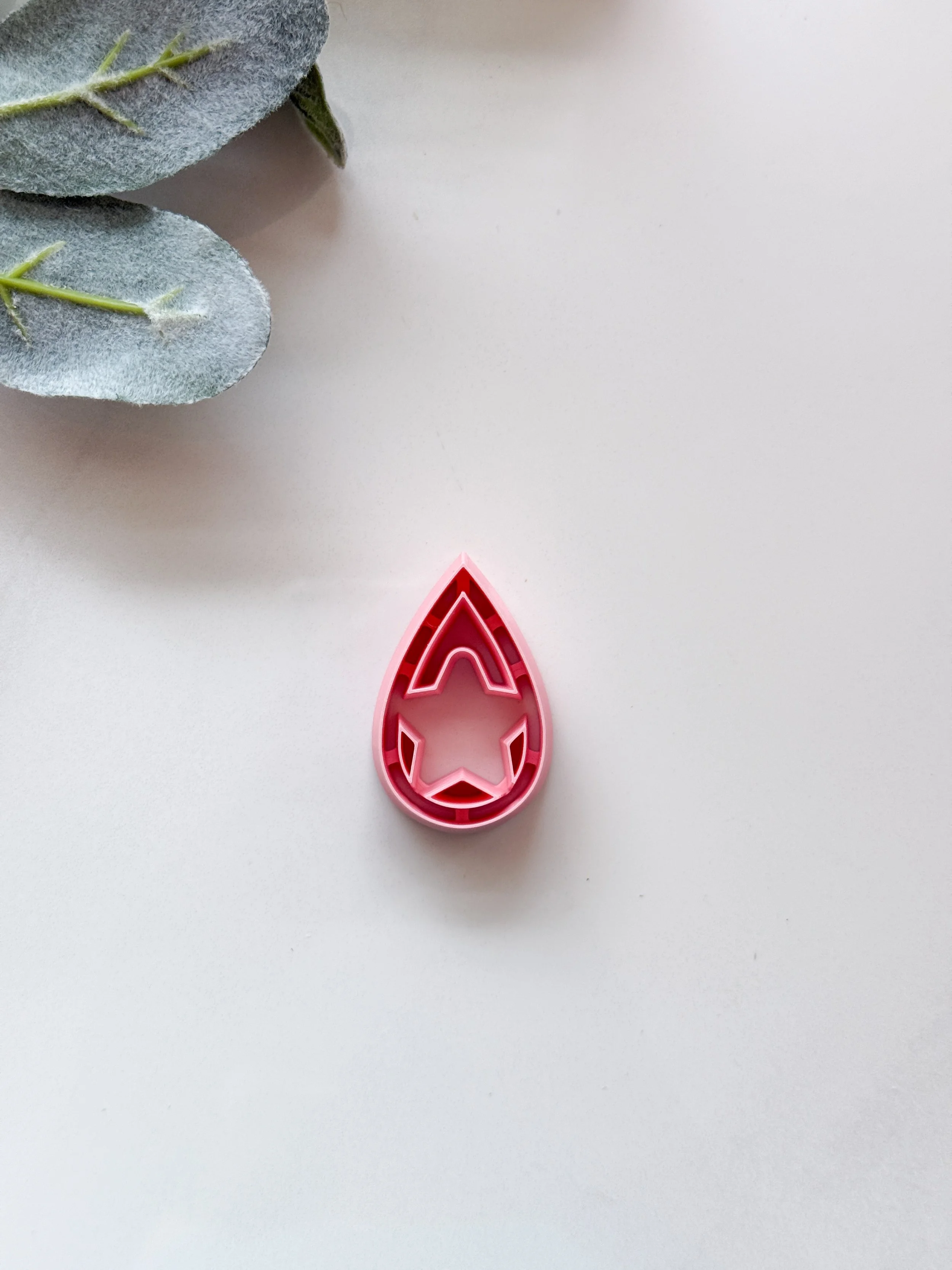 Hollow Teardrop Star