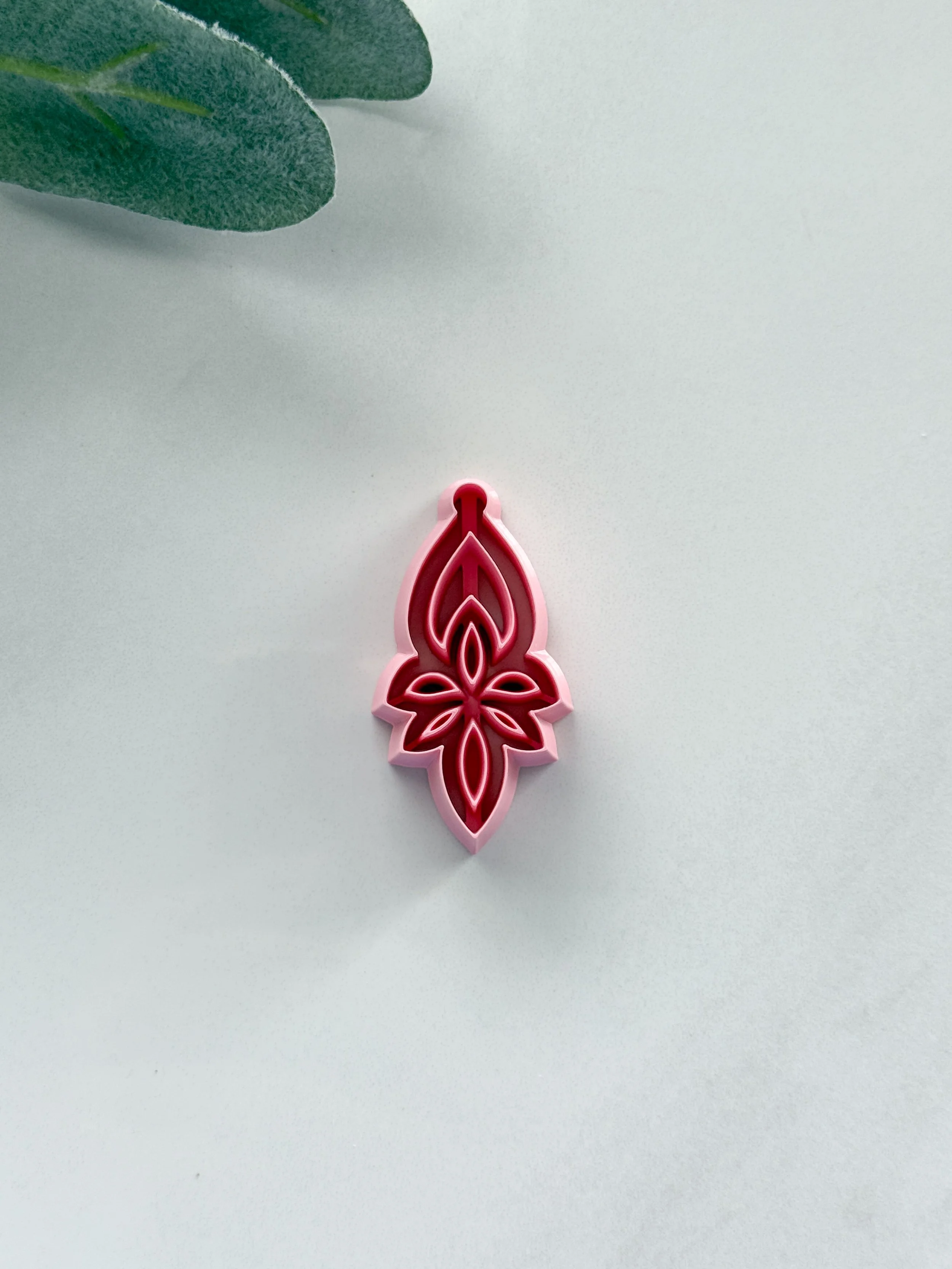 Hollow Fleur Teardrop