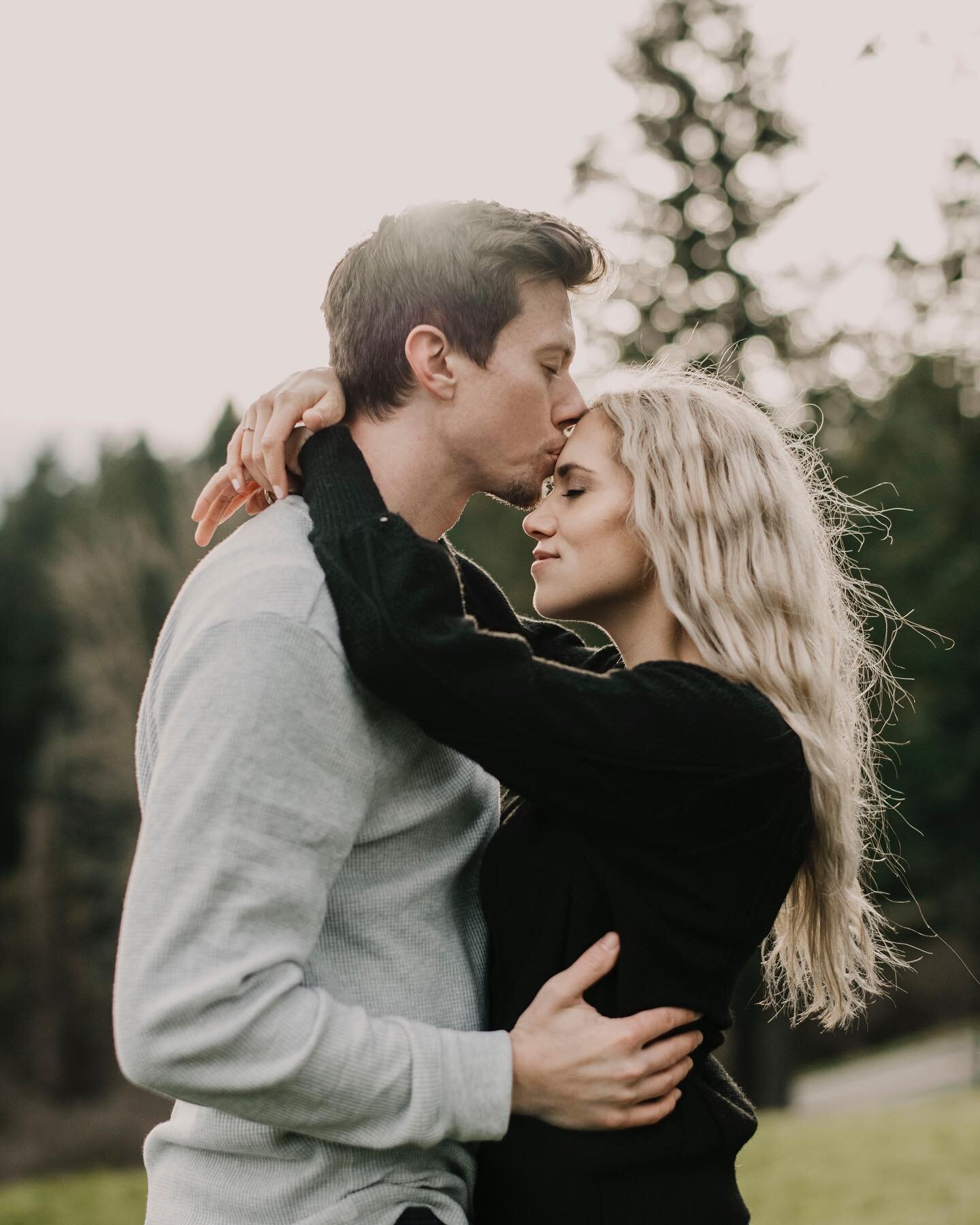 Dreamy Engagement Session at Hoyt Arboretum in Portland, Oregon. 
:
One of my favorite parts about traveling for photography is meeting new couples and seeing new places I&rsquo;ve never been before. It was lovely to wander around Hoyt Arboretum with