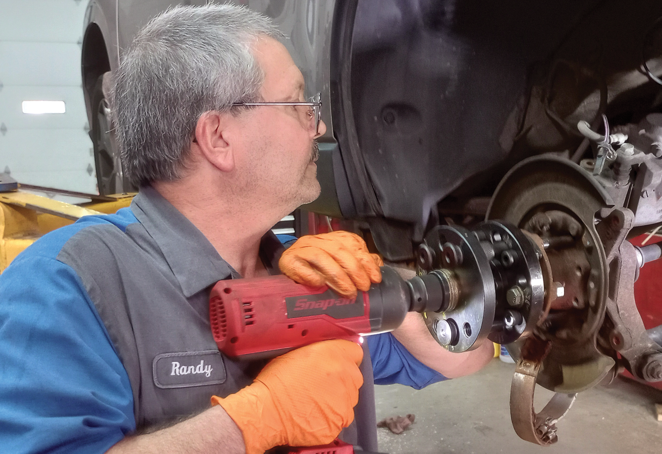 How Tech Uses Tommy Wheel Bearing Hub Puller For Ford Subaru ProMAXX Tool