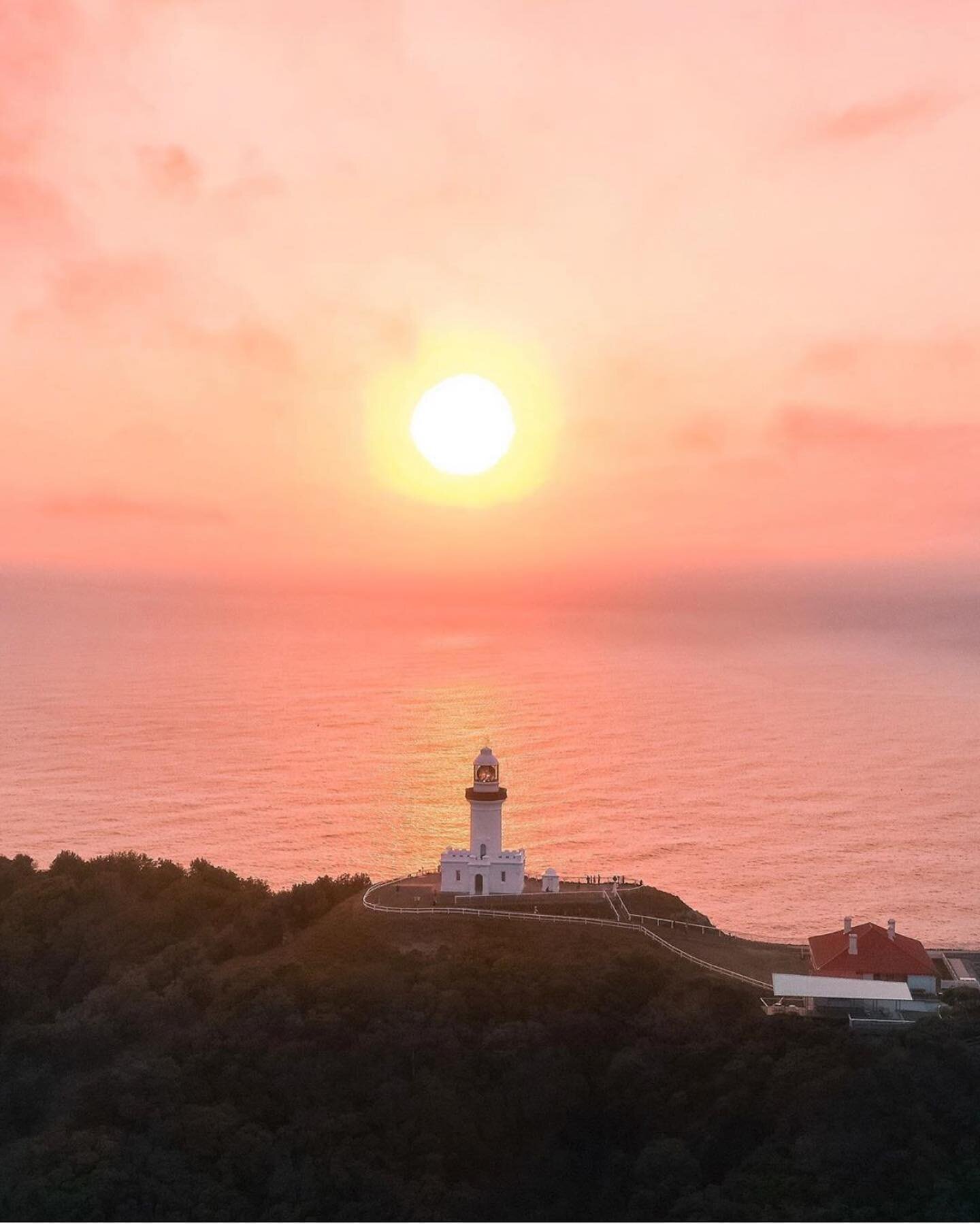 Sunrise at the Lighthouse 🌅
&bull;
Regram 📷 @saxonkent