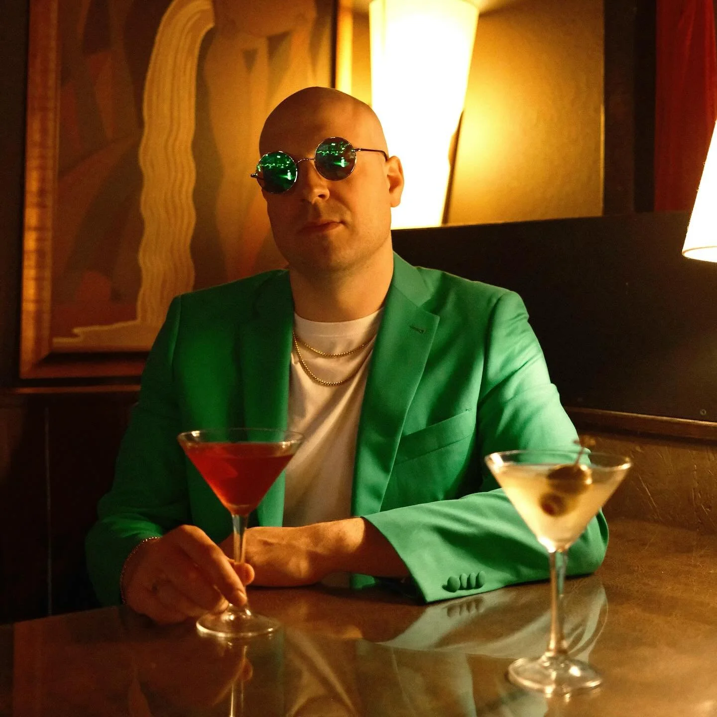 Two martinis and one banger, coming right up 🍸💿