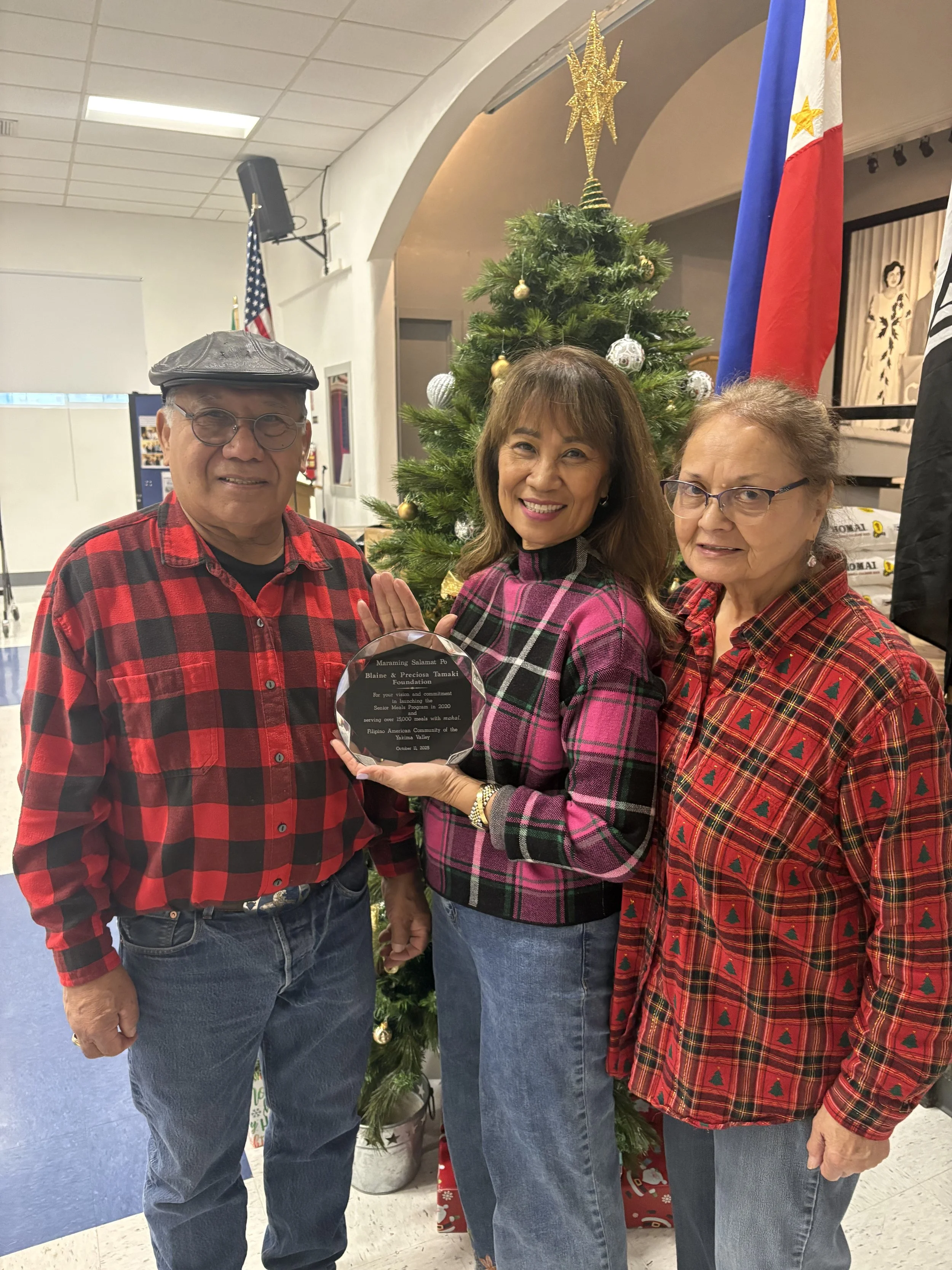 Preciosa is presented with an award from the FACYV for the Foundation's five year support 