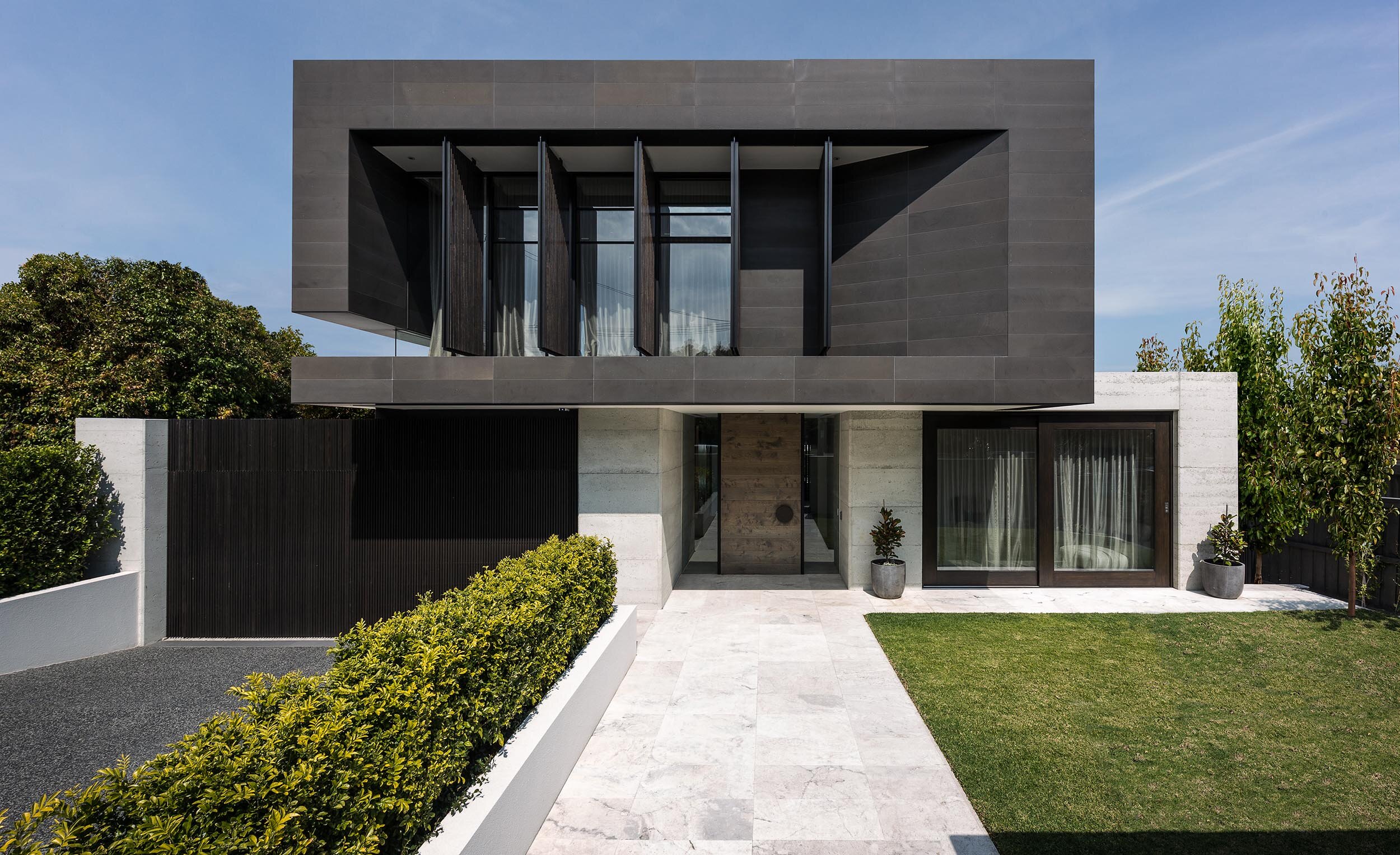 modern-house-exterior-VHJVCXE.jpg