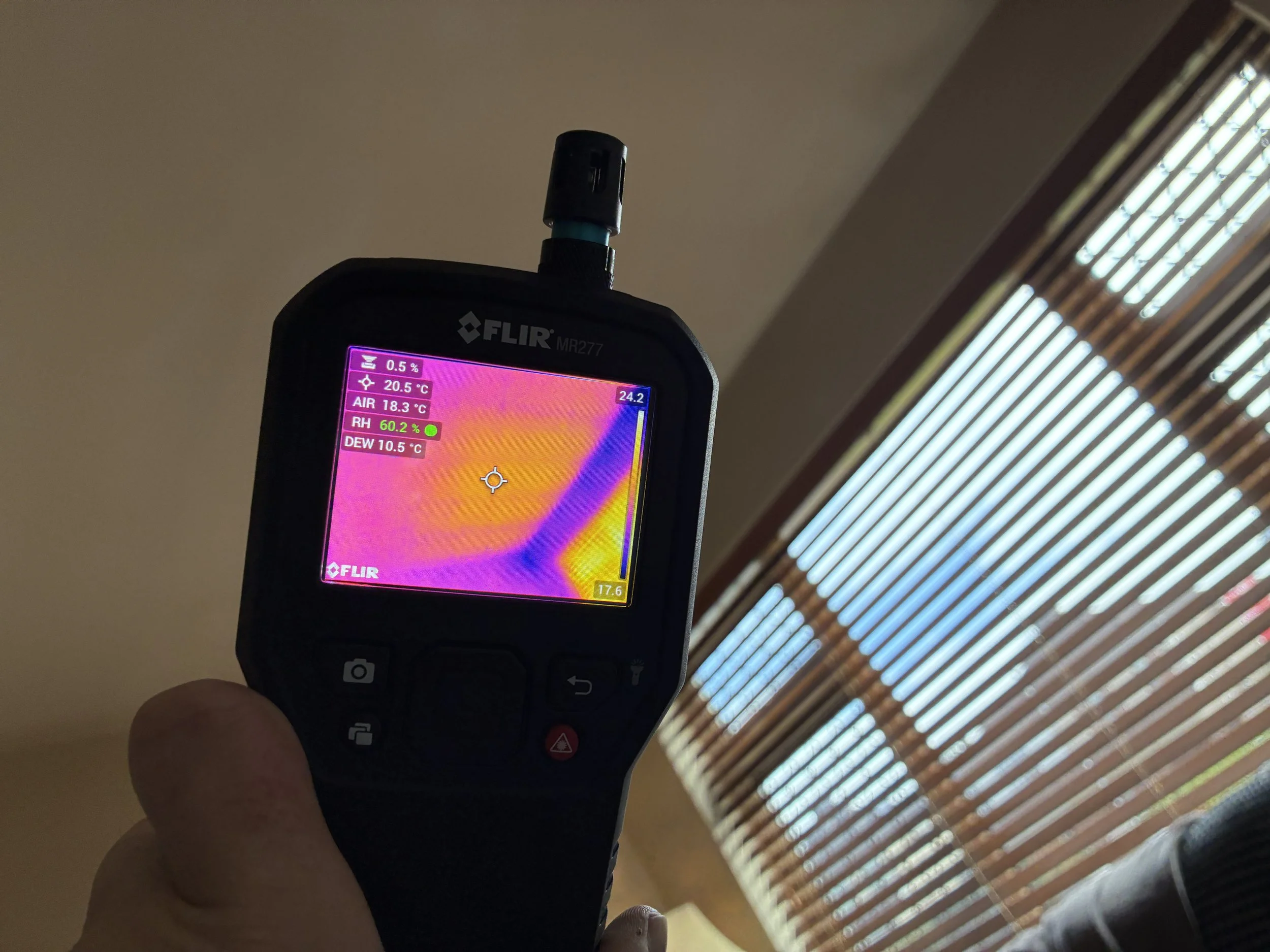 thermal imager showing cold bridge on the screen of the device when pointed at a wall.