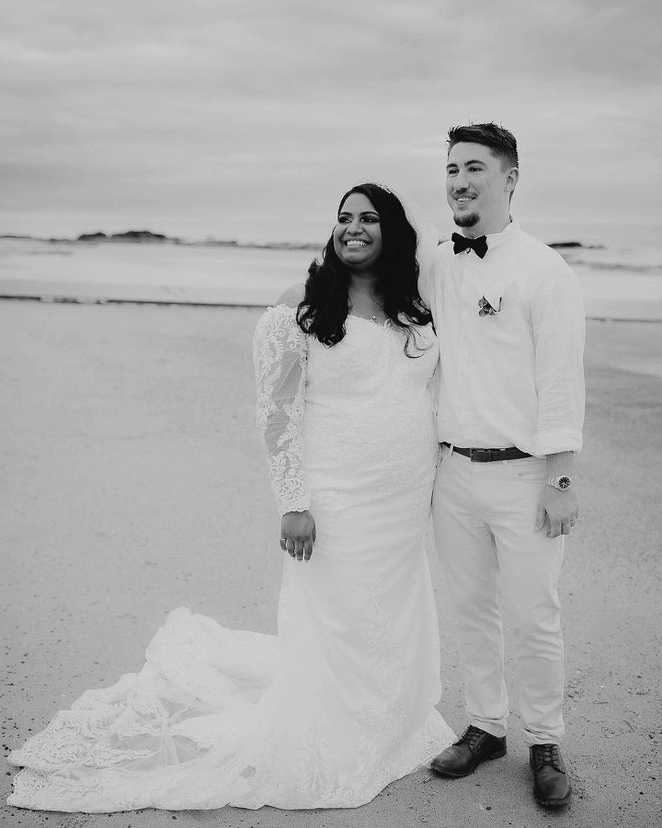 Forecasted rain drops wasn&rsquo;t going to stop these two from having a super chilled elopement. Congratulations Savannah + Aaron 🫶🏿

Celebrant: Tracey Thorgerson
Styling: @apluseventshirebroome