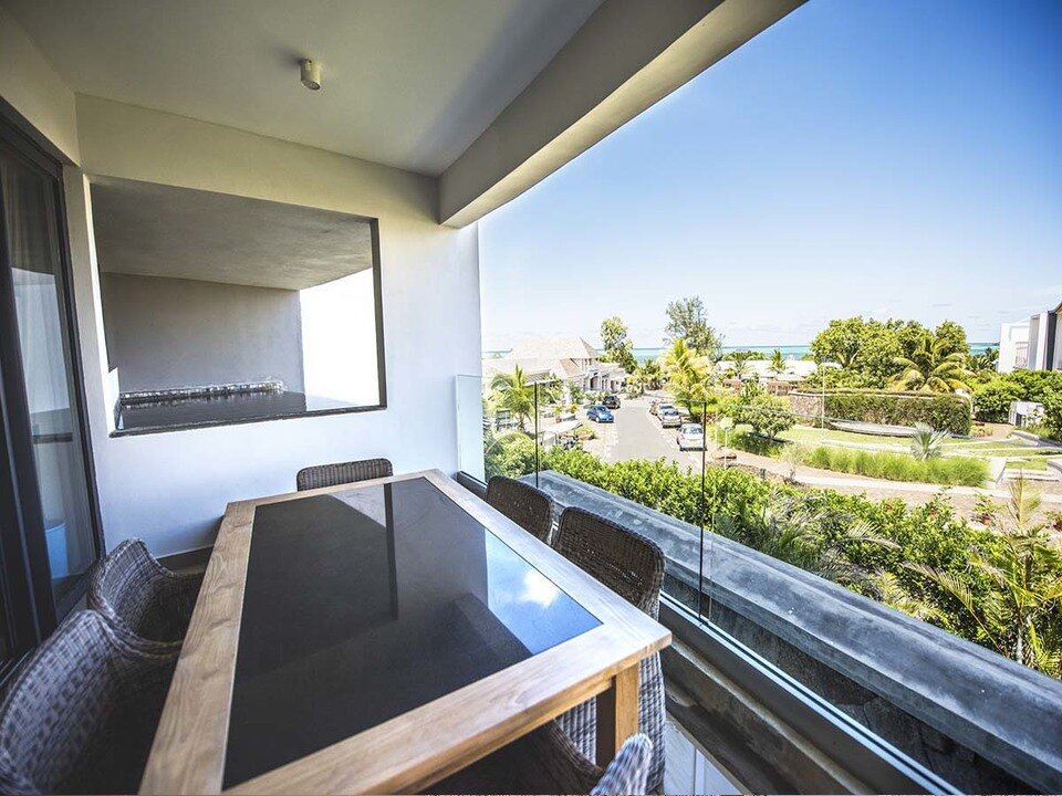 azuri - balcony 2