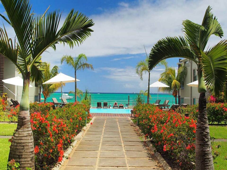 le cerisier - view to pool and ocean