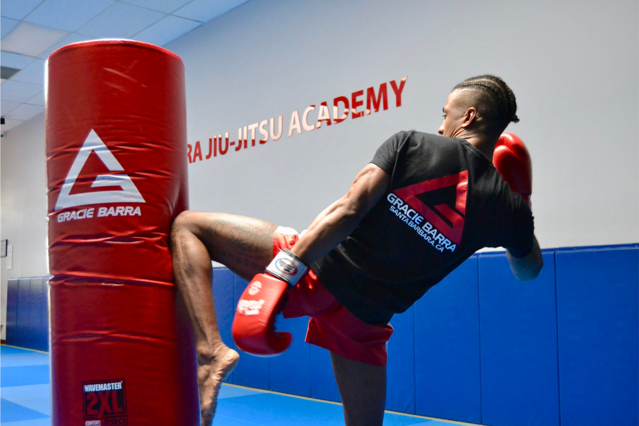 Allenamento di Thai Boxe e Pugilato con colpi al sacco