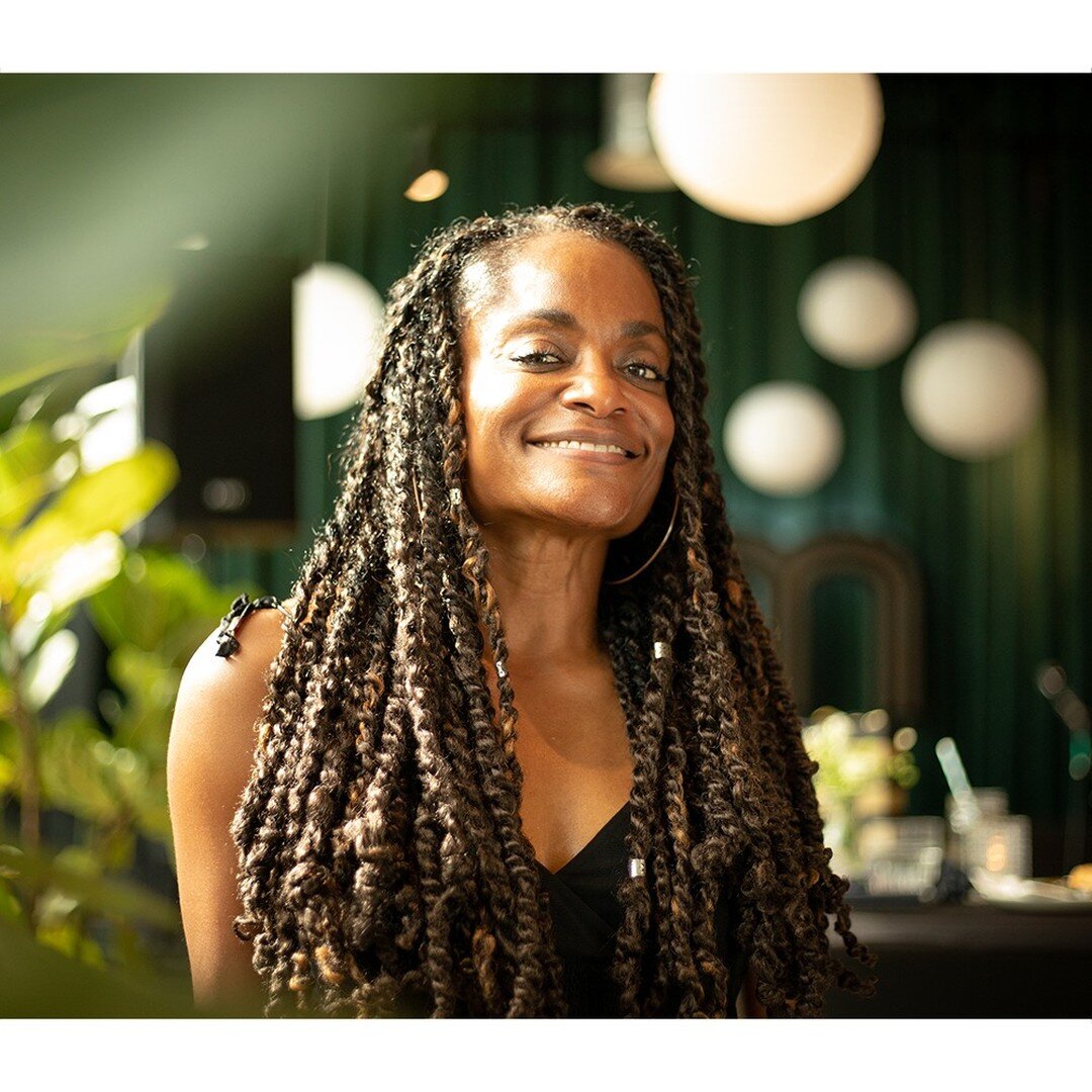 Inspirerende Groninger en singer-songwriter Izaline Calister (@izalinecalisterofficial) wordt gezien als de ambassadeur van Cura&ccedil;aose cultuur, taal en muziek. In 2009 ontving ze een Edison voor &lsquo;Speransa&rsquo;.

In opdracht van: @museum