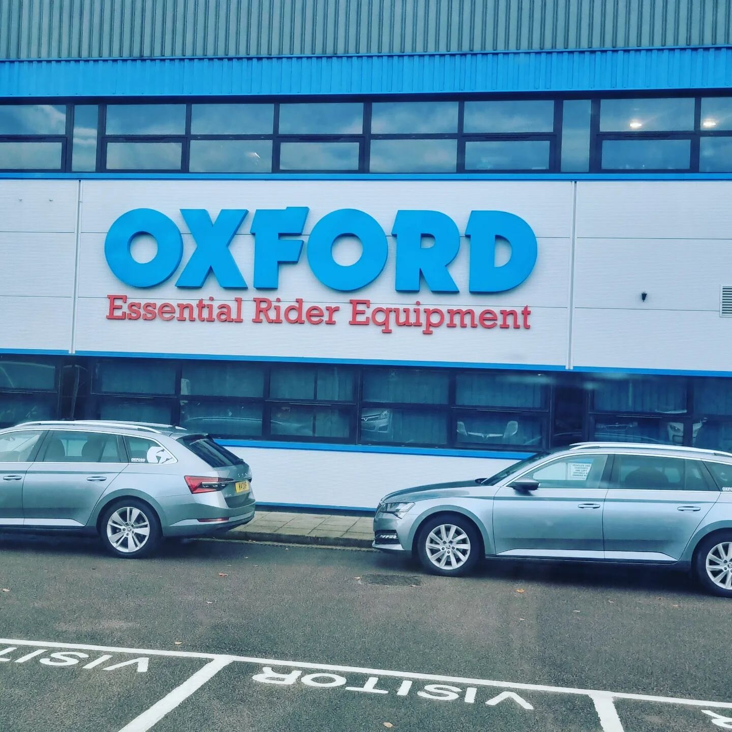 Today we are at the Oxford hq to have a butchers at next year's offerings 

#conquerorsapparel #oxford #motorcycleapparel #smallbusinessuk #smallbutpowerful #twowheelsadventure #motorcycle