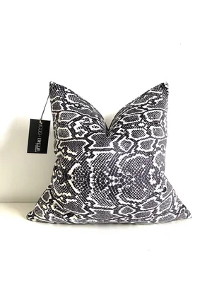 snake velvet modish.jpg