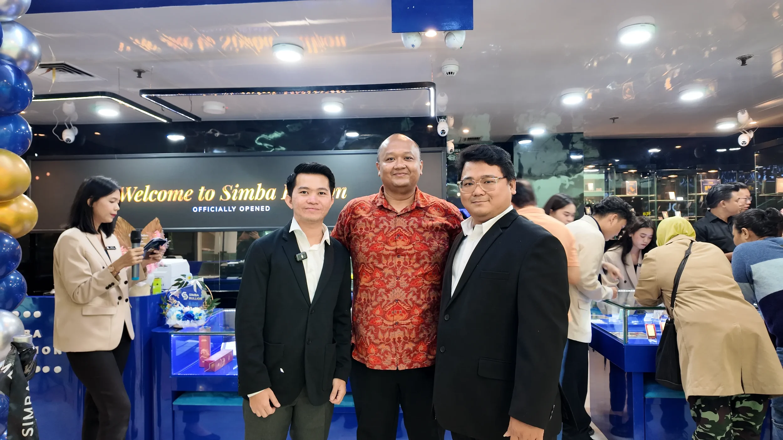 PT Simba Refinery Indonesia resmi membuka butik emas tematik pertamanya ...
