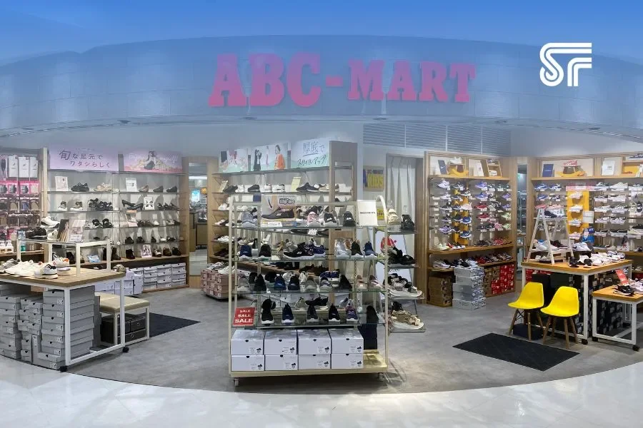 Kok Bisa ABC Mart Jepang Jadi “Surga Sepatu Murah” bagi Wisatawan?