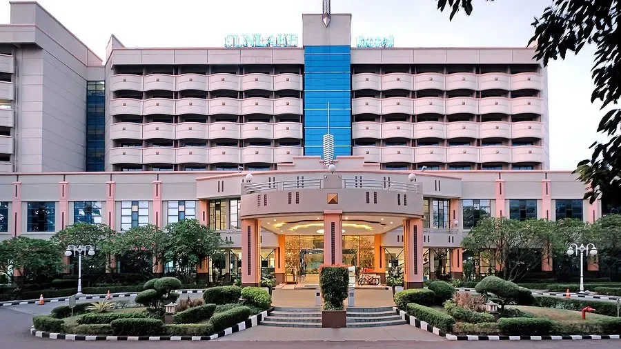 luxury-resort-jakarta-sunlake-waterfront-resort-convention-jakarta