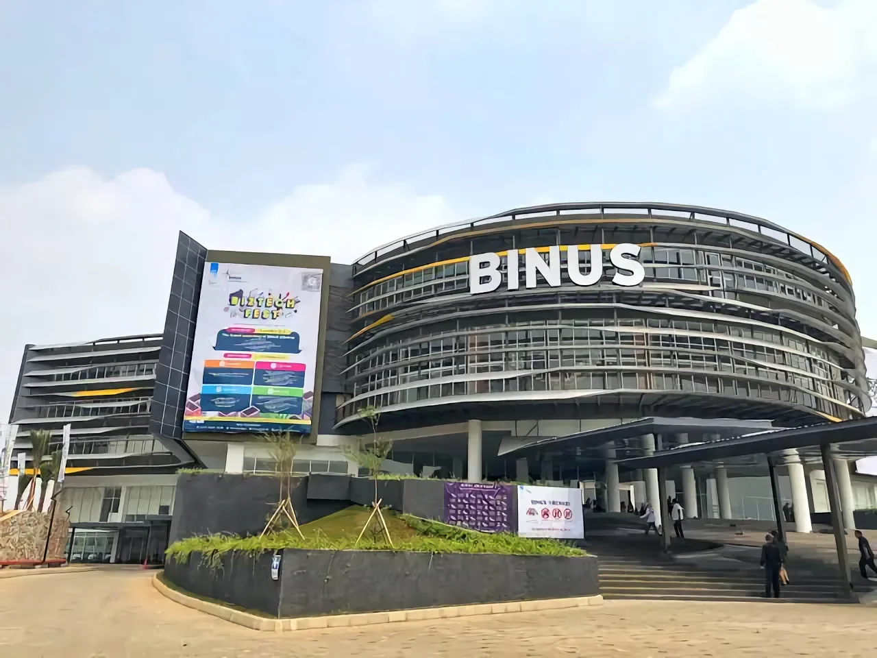 binus-business-school-mencetak-pemimpin-bisnis-masa-depan-berstandar-global (3).webp