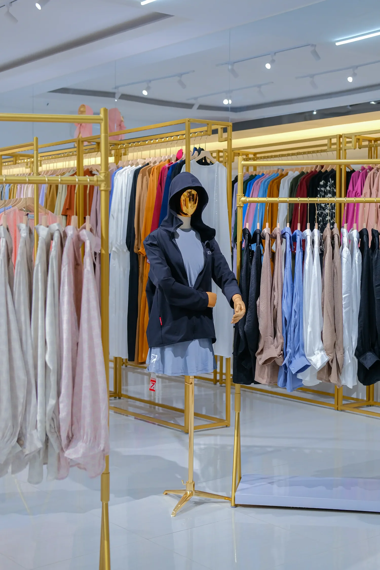 Famys Circle Label The Boutique — look