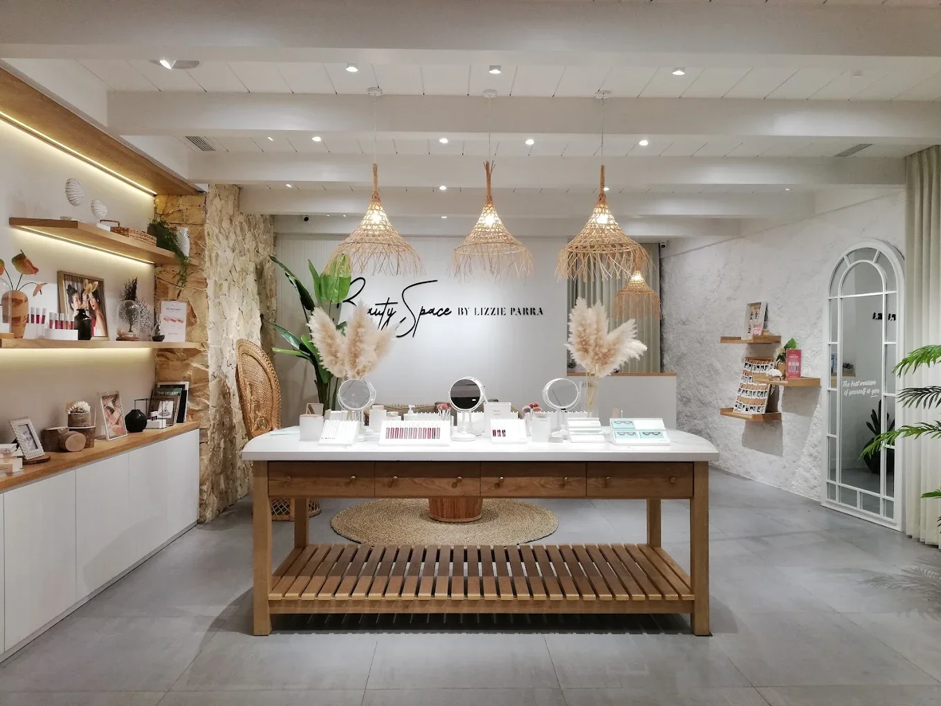 tak-hanya-online-brand-blp-beauty-berjualan-secara-offline-2025 (2).webp