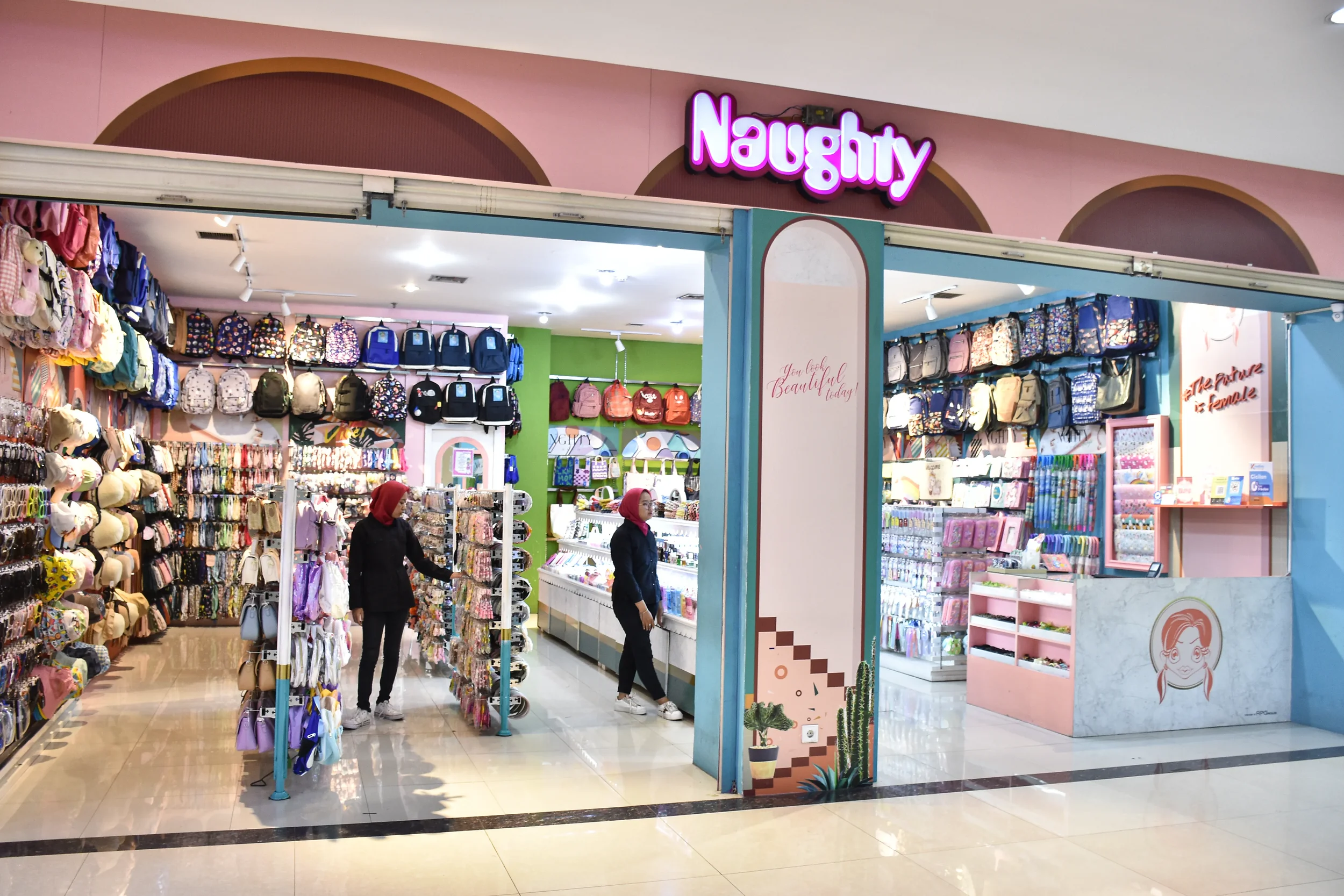 rekomendasi-toko-aksesoris-di-surabaya-yang-harus-fripipel-kunjungi (1).webp