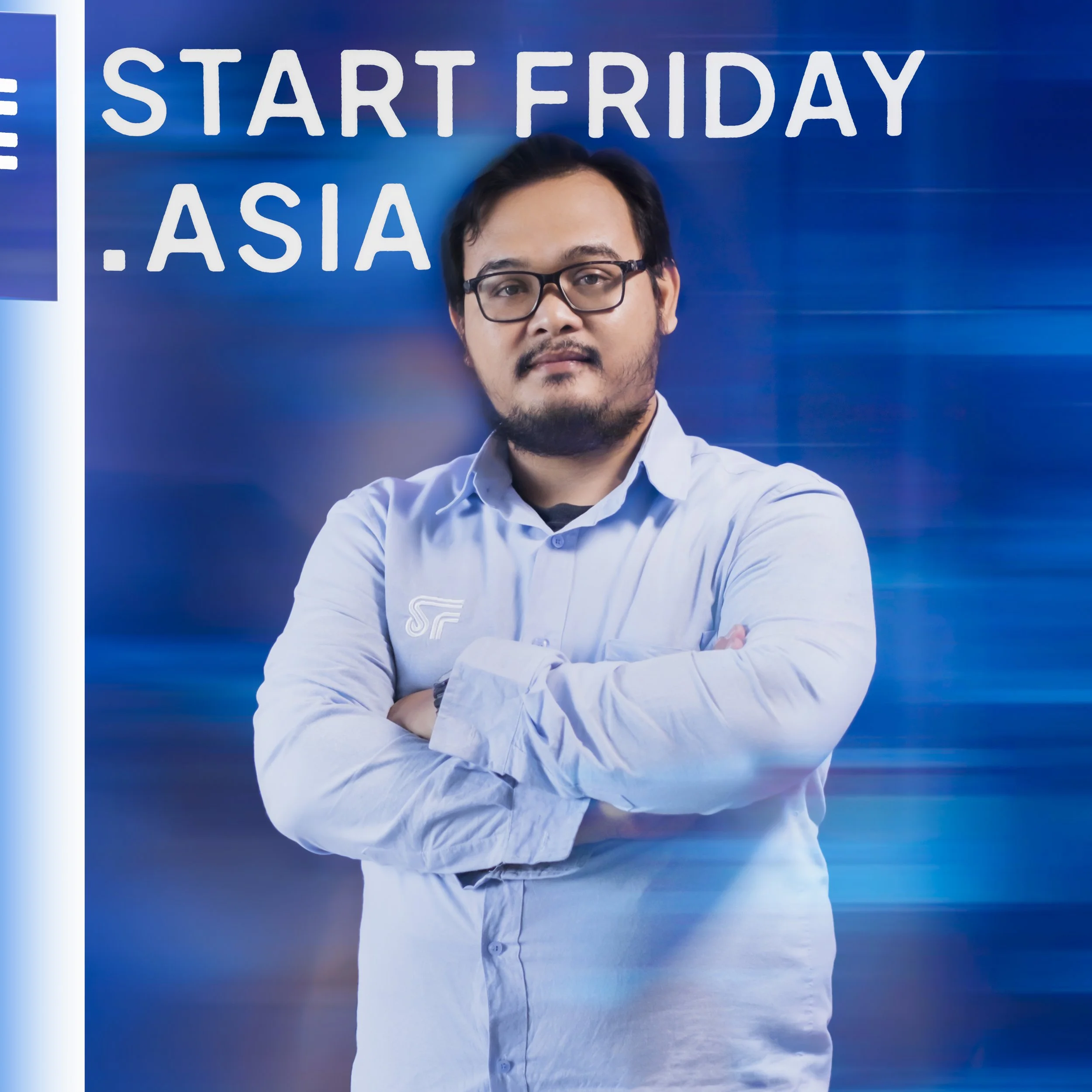 Man in glasses and light blue shirt with arms crossed, standing in front of a blue background with the words 'START FRIDAY .ASIA'