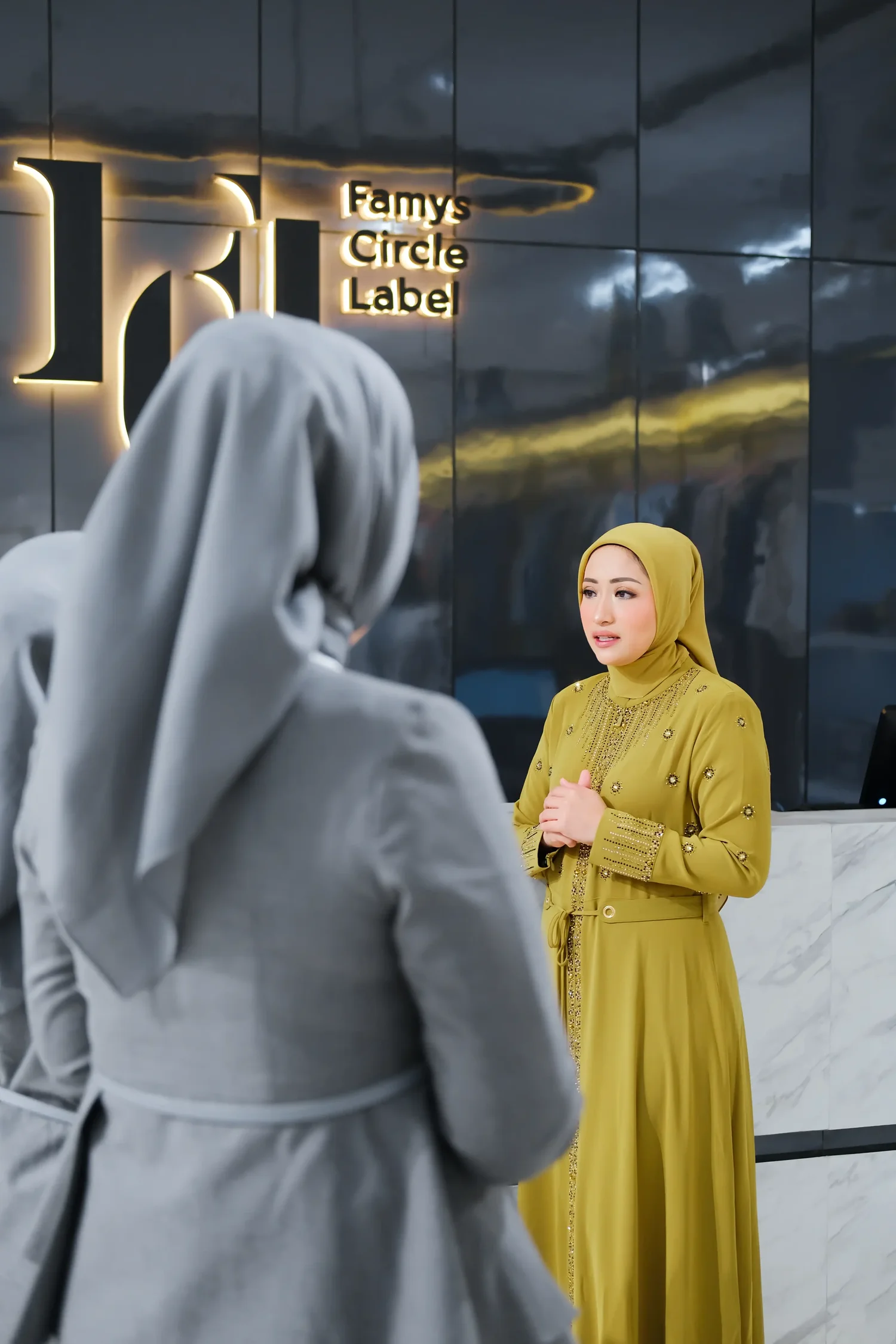Famys Circle Label The Boutique — look
