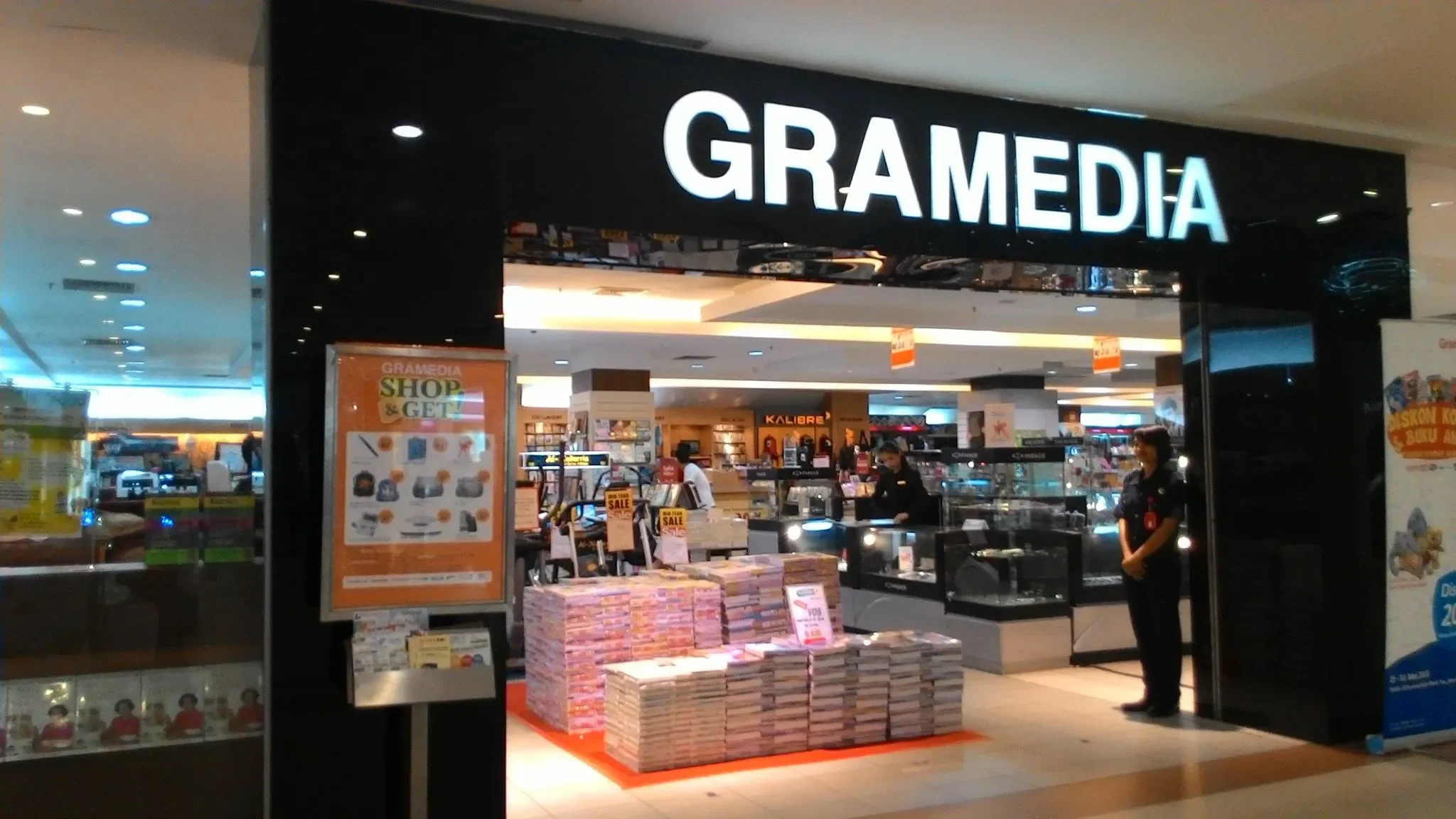 gramedia-jejak-ritel-buku-terbesar-di-indonesia (2).webp