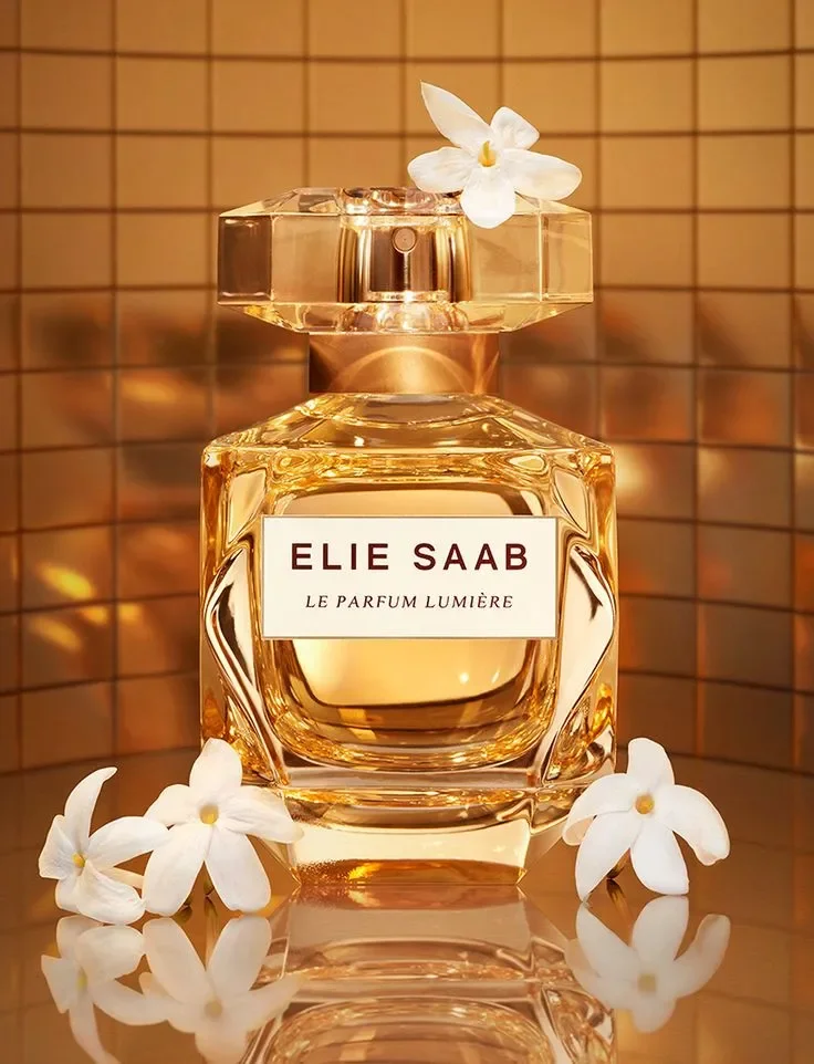 elie-saab-perfume-saat-gaun-haute-couture-berubah-menjadi-wewangian-feminin (2).webp