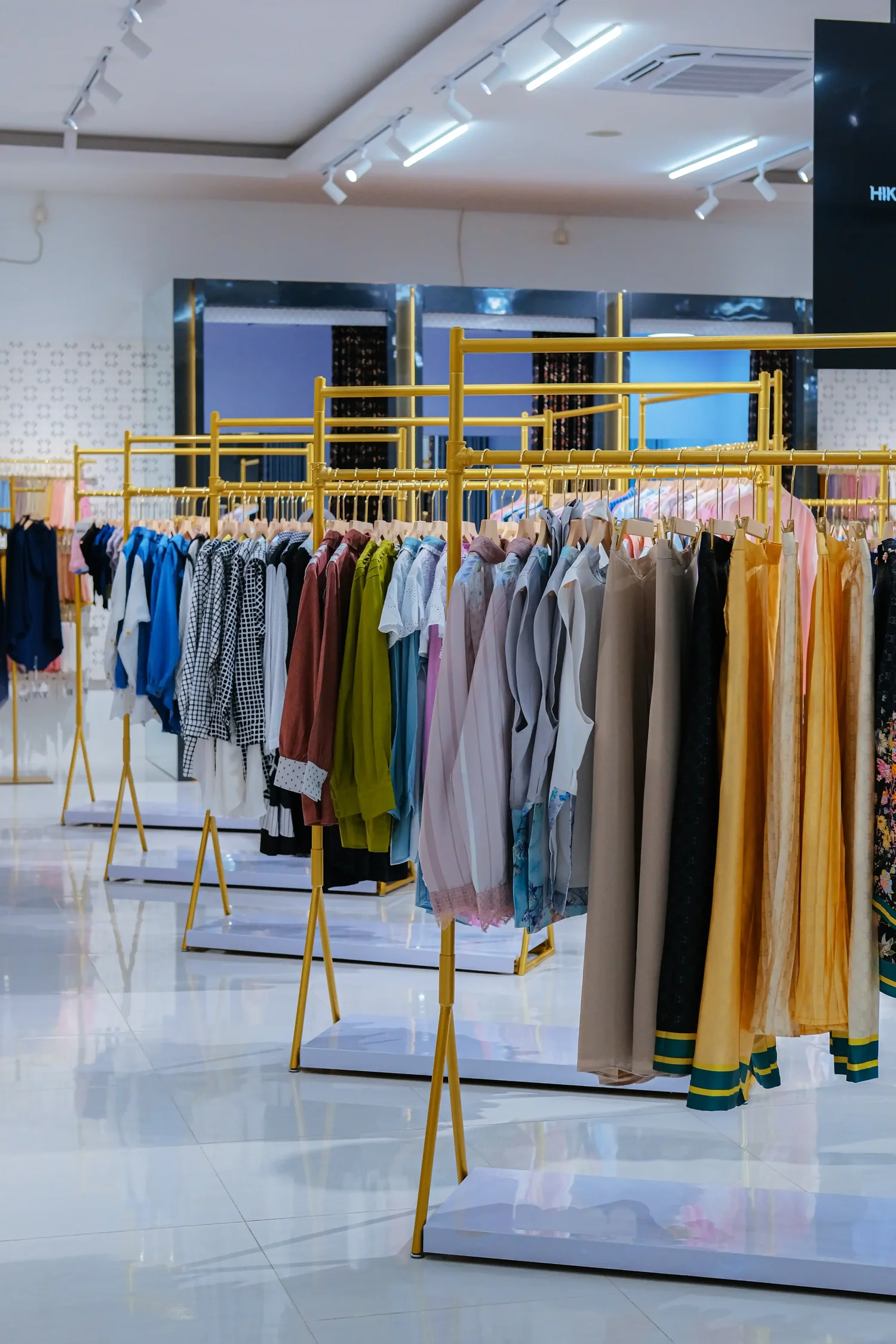 Famys Circle Label The Boutique — look