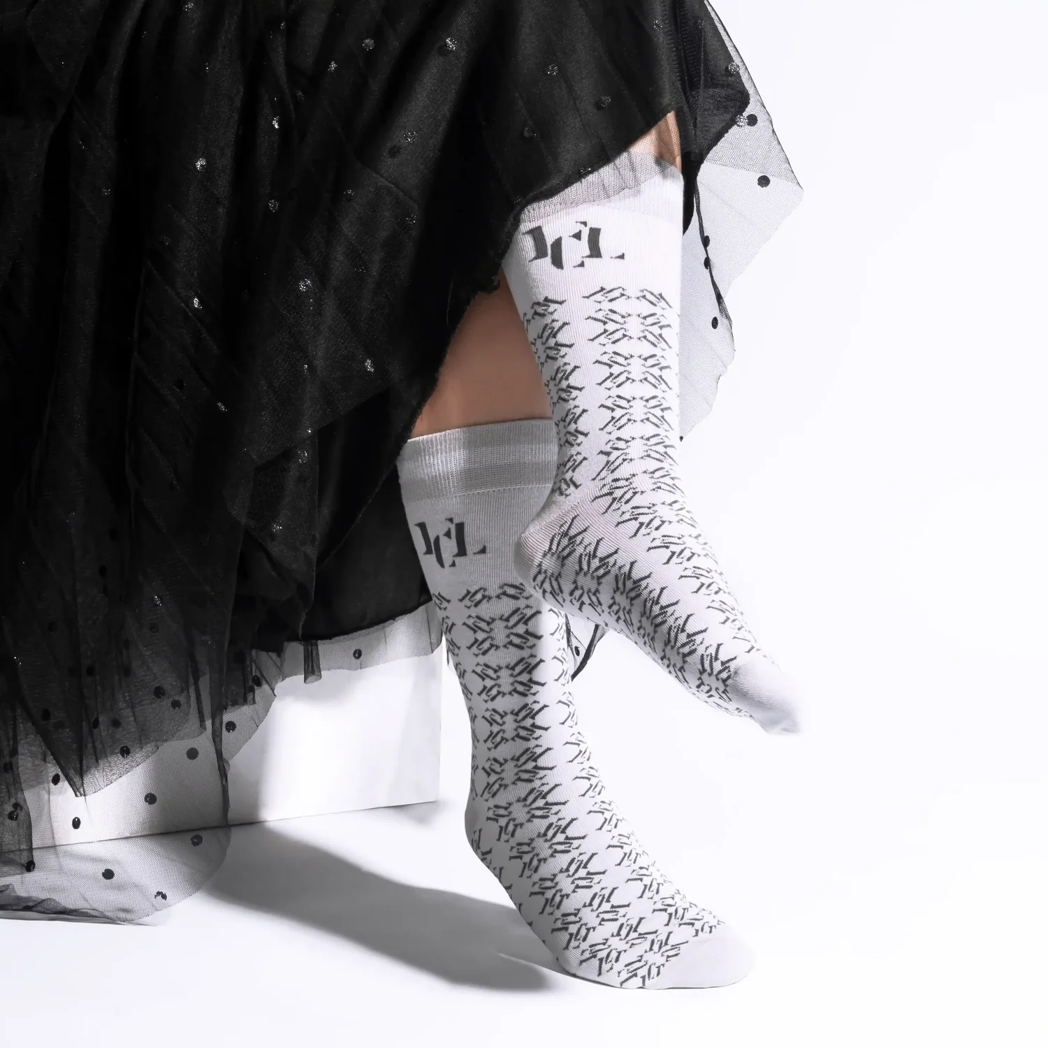 Famys Circle Label Signature Socks — on model