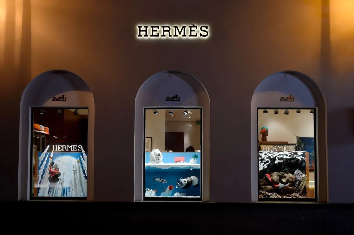 piramida-luxury-brand-memahami-tingkatan-brand-mewah-dari-premium-hingga-ultra-luxury