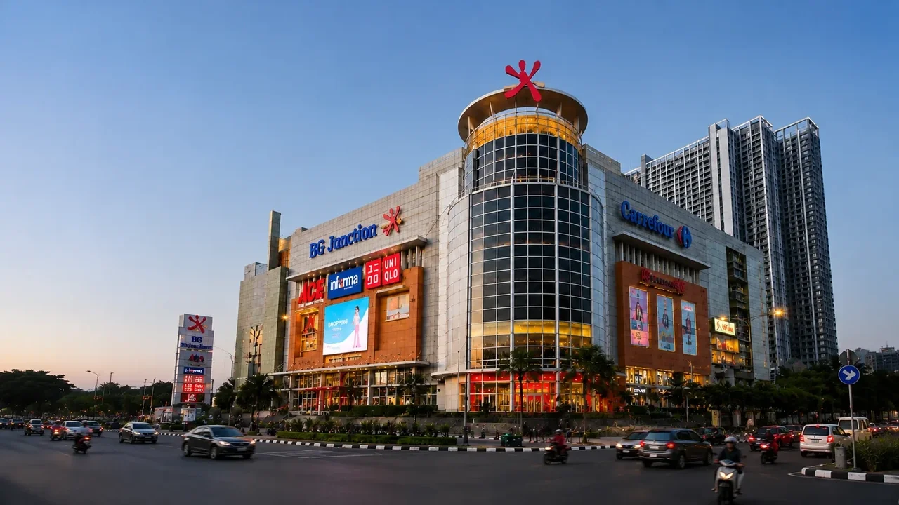 bg-junction-mall-surabaya-mengapa-pusat-perbelanjaan-ini-masih-menarik-di-tengah-persaingan-mall-modern (3).webp