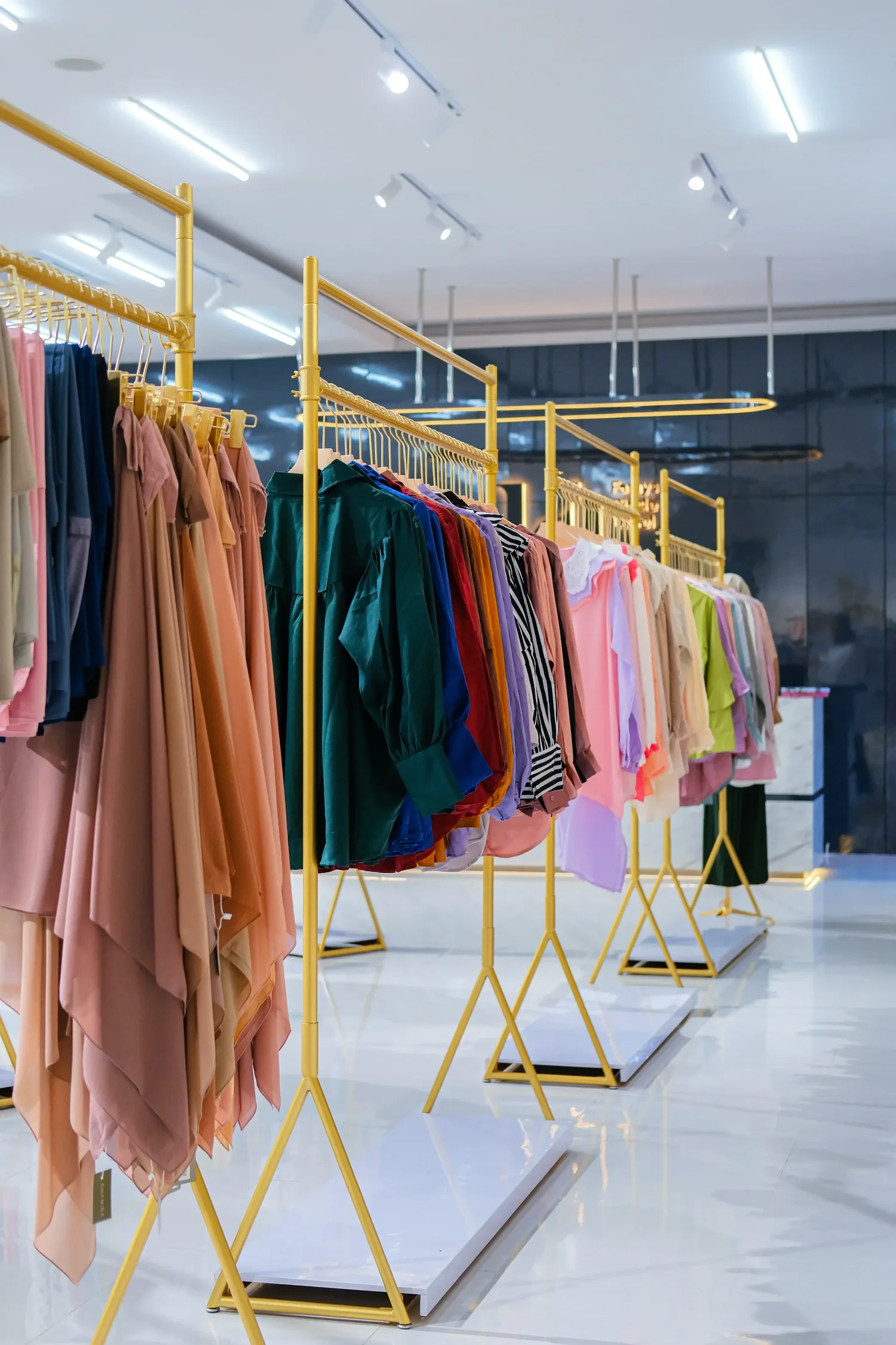 Famys Circle Label The Boutique — look