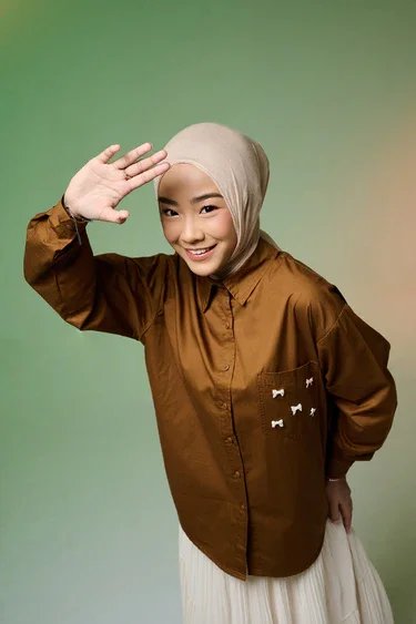 ZM Zaskia Mecca, Pilihan Outfit Muslimah Minimalis, Simpel, dan Stylish yang Wajib Masuk Wardrobe Kamu