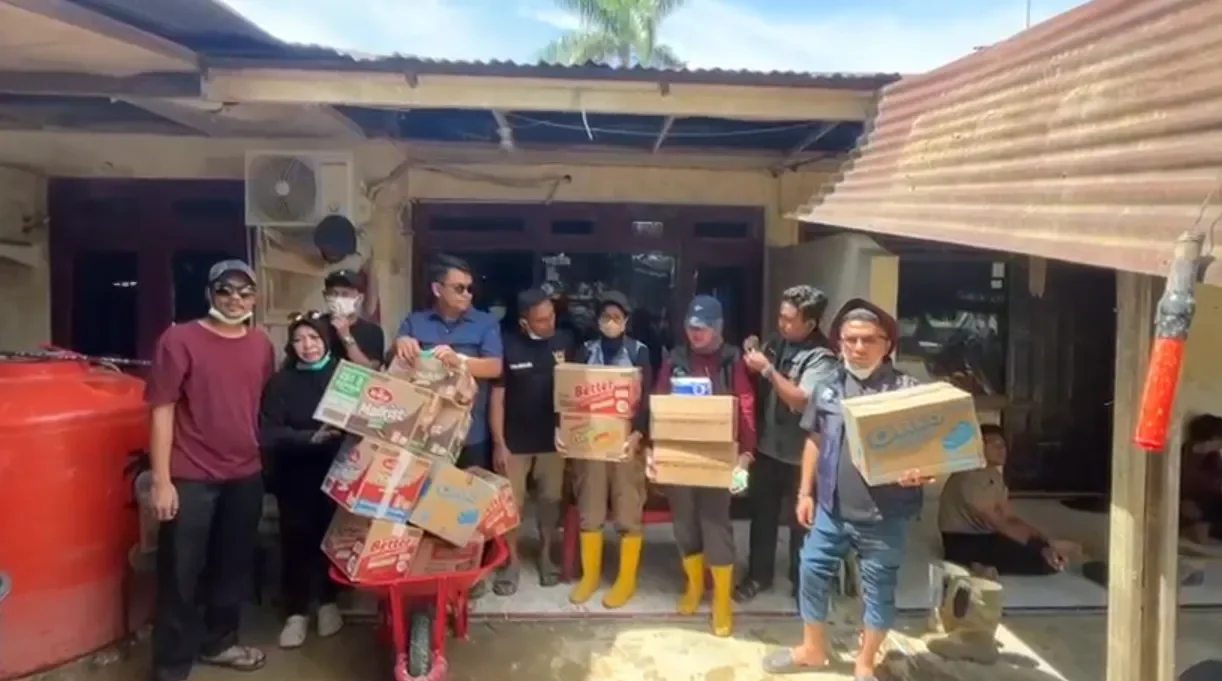 kotty-kosmetik-turun-langsung-bantu-korban-banjir-aceh-2026-salurkan-ratusan-paket-bantuan