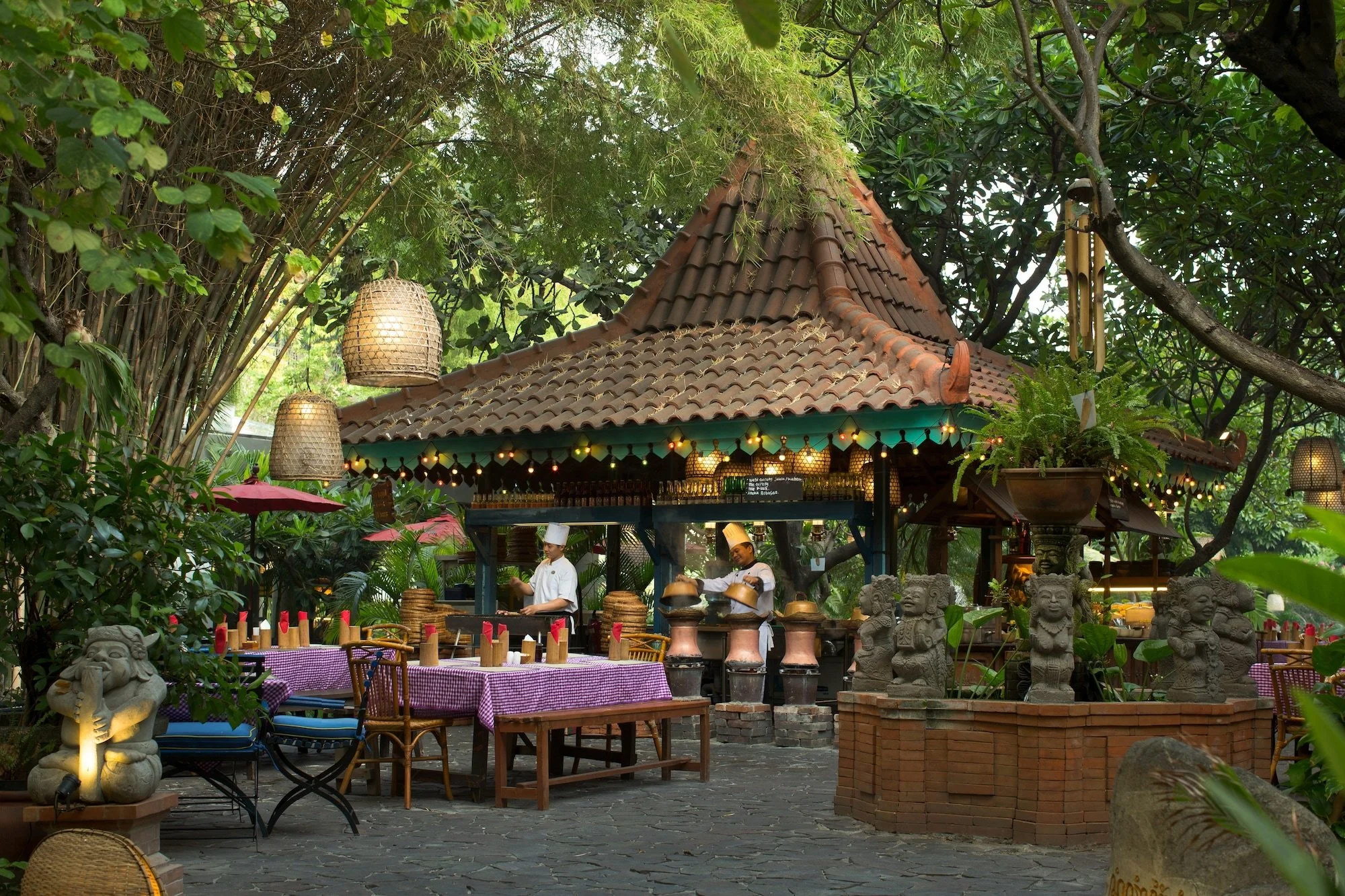bumi-surabaya-city-resort-ikon-hotel-hijau-di-pusat-kota-yang-memperkuat-citra-destinasi-surabaya
