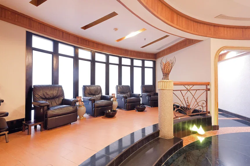 luxury-resort-jakarta-sunlake-waterfront-resort-convention-jakarta