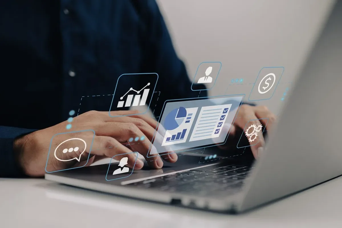 cara-membuat-brand-strategy-dari-nol-sampai-implementasi-2026 (1).webp