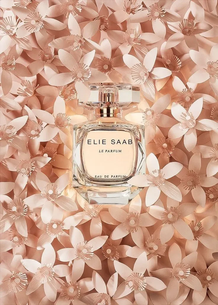 elie-saab-perfume-saat-gaun-haute-couture-berubah-menjadi-wewangian-feminin
