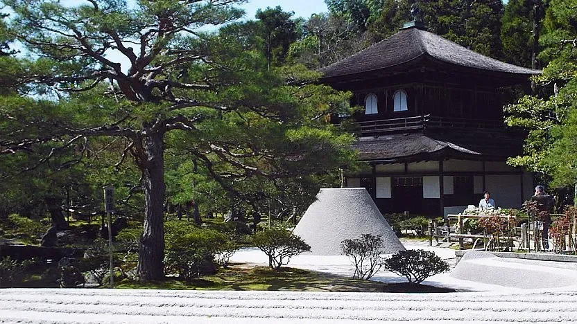 ginkakuji-temple-destinasi-ikonik-kyoto-yang-menguatkan-citra-jepang-sebagai-negara-estetik