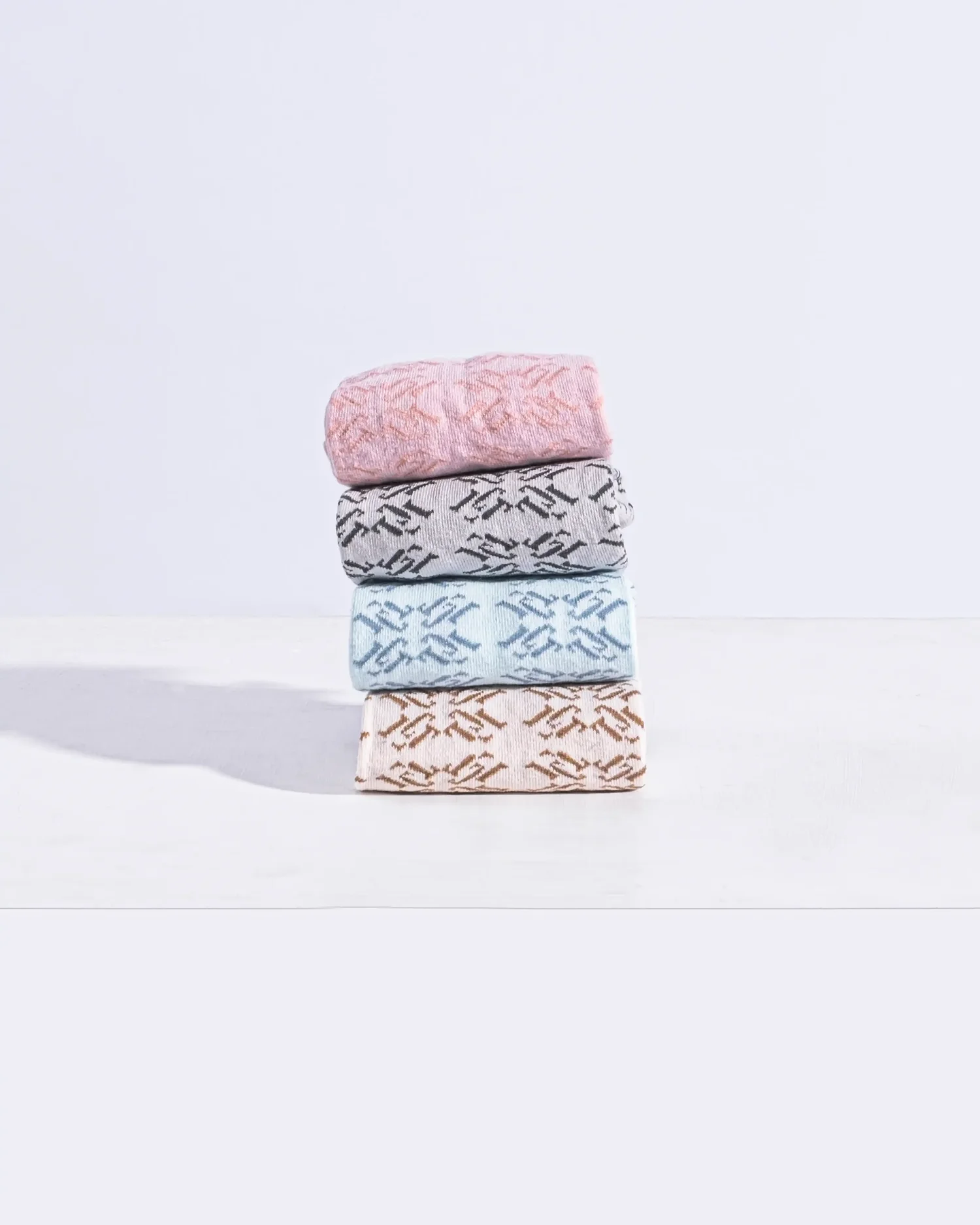 Famys Circle Label Signature Socks — on model