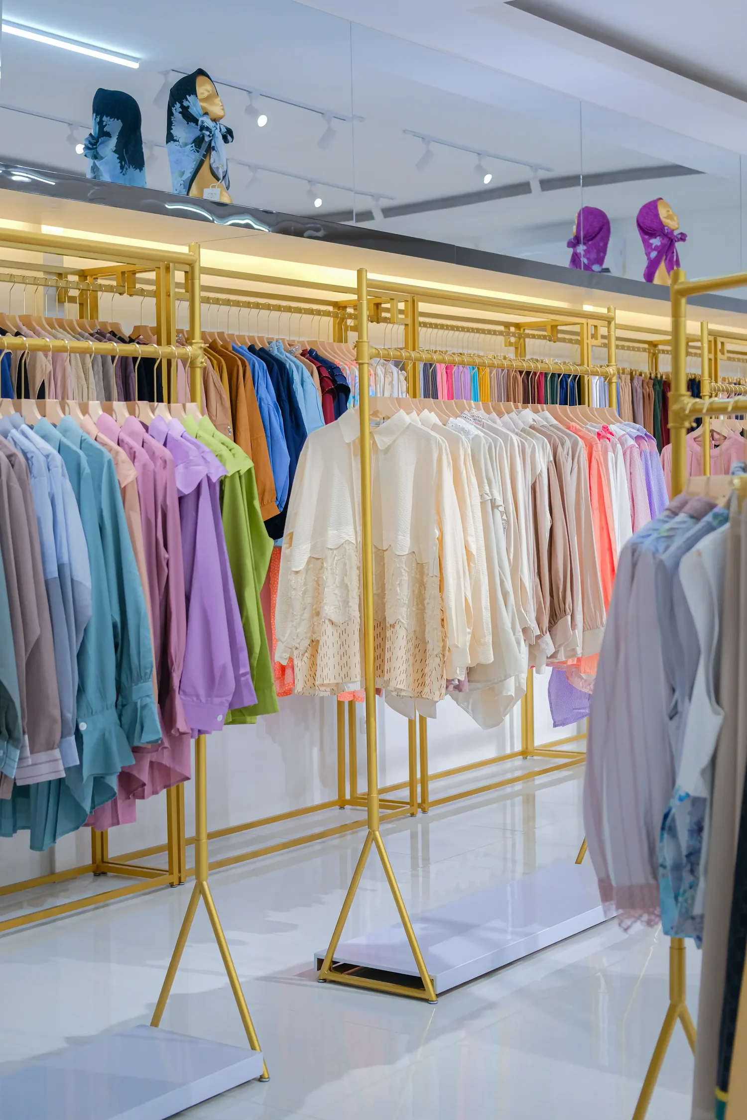 Famys Circle Label The Boutique — look