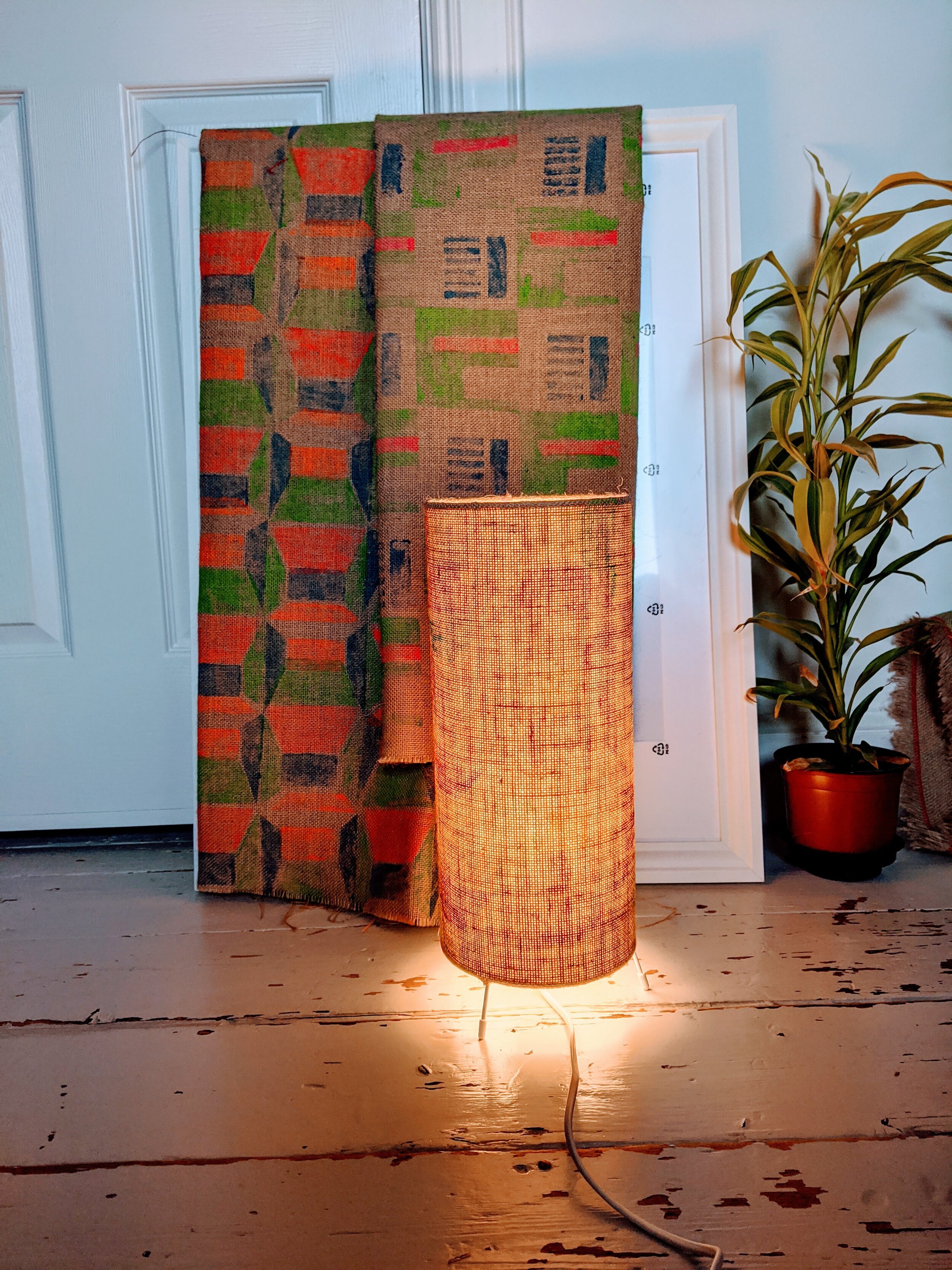 ABLAK small cylinder lamp with brutalist inspired modern print